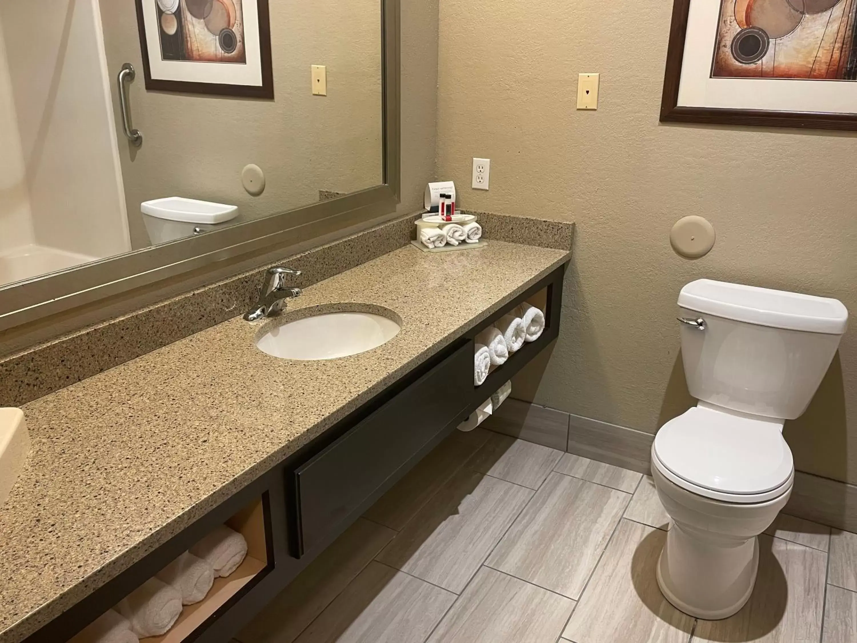 Bathroom in Days Inn & Suites by Wyndham La Crosse-Onalaska