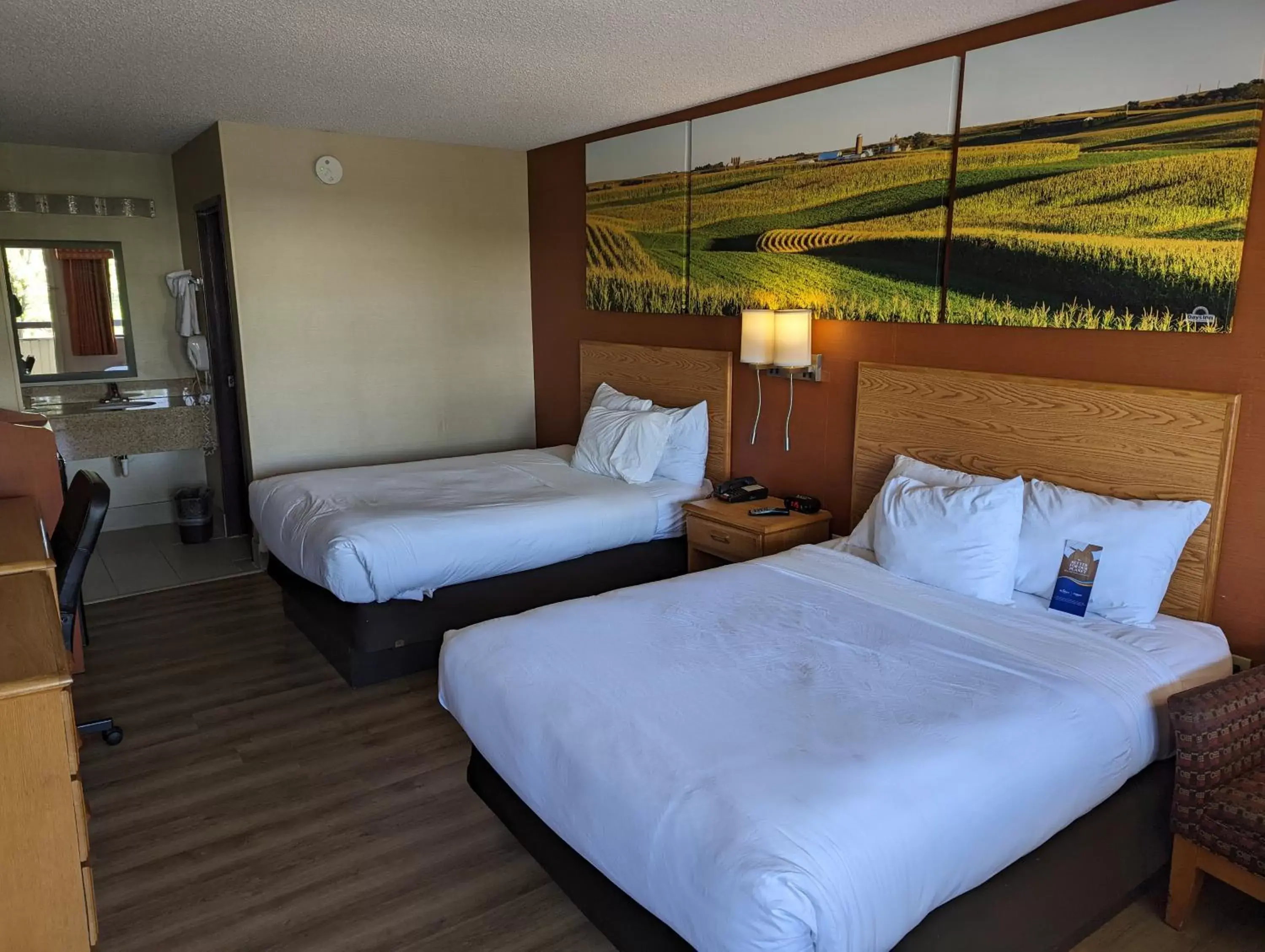 Bed in Days Inn by Wyndham Columbus Fairgrounds