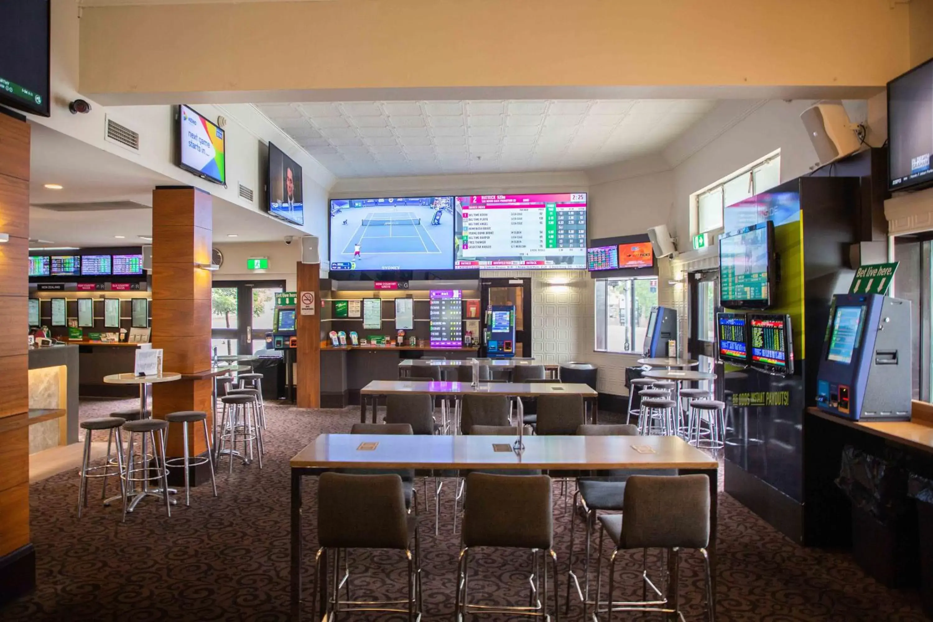 Lounge or bar, Restaurant/Places to Eat in Royal Hotel Randwick