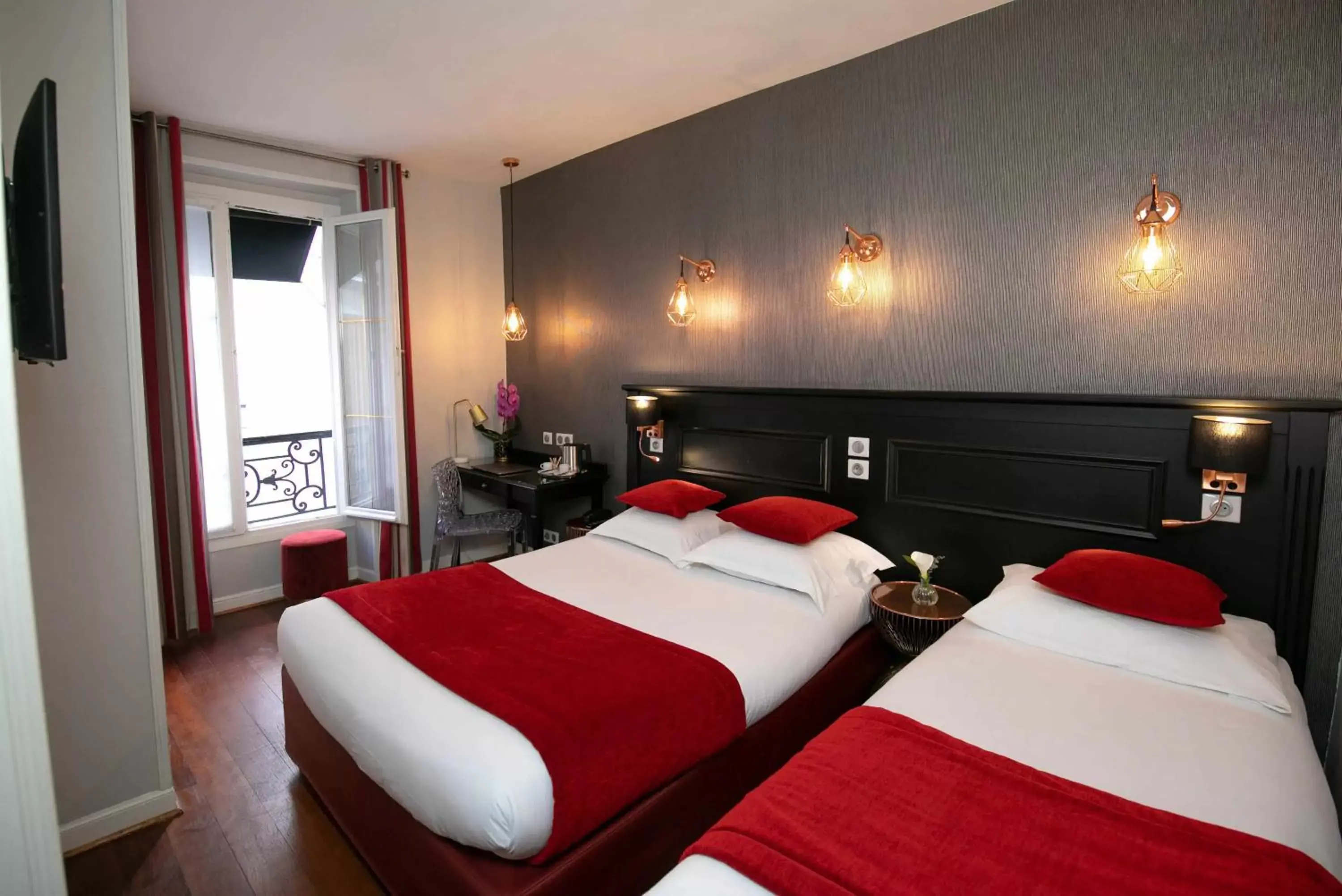 Bedroom, Bed in Hôtel Eiffel Rive Gauche