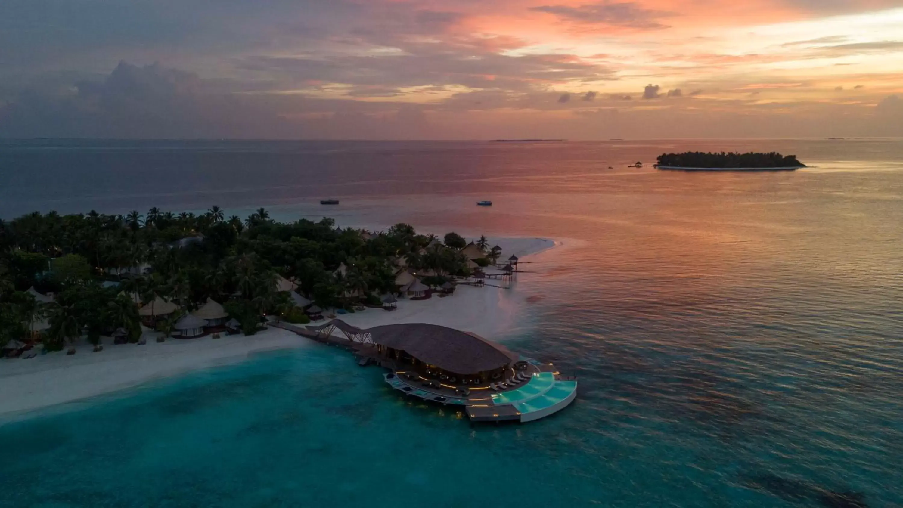 Restaurant/places to eat, Bird's-eye View in Banyan Tree Vabbinfaru