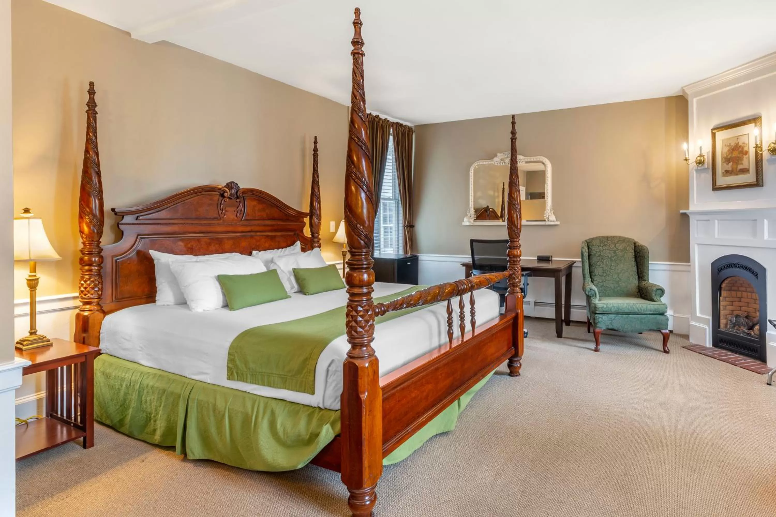 Photo of the whole room, Bed in Essex Street Inn & Suites, an Ascend Collection Hotel