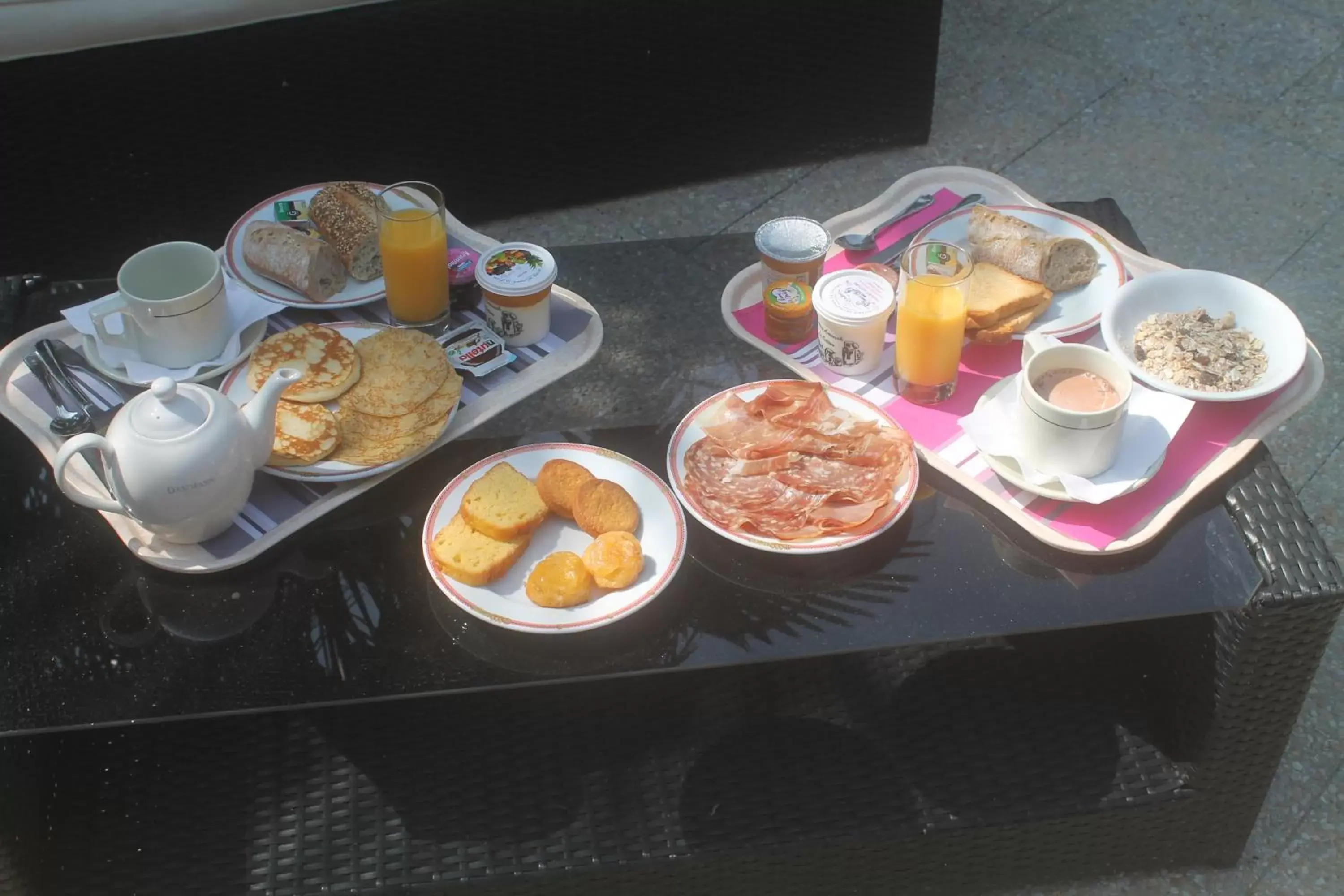 Patio, Food in The Originals City, Hôtel La Closerie, Nantes Nord (Inter-Hotel)