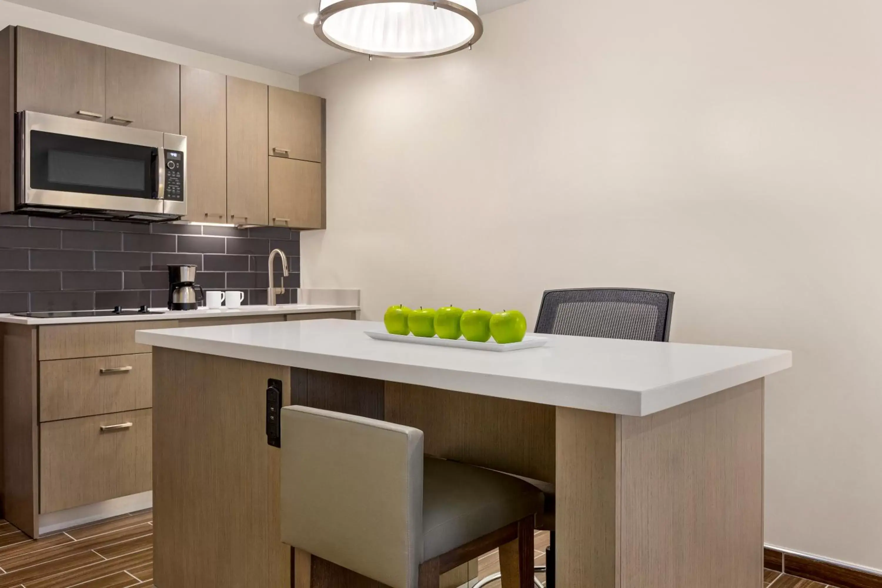 Dining area, Kitchen/Kitchenette in Hyatt House Bryan/College Station