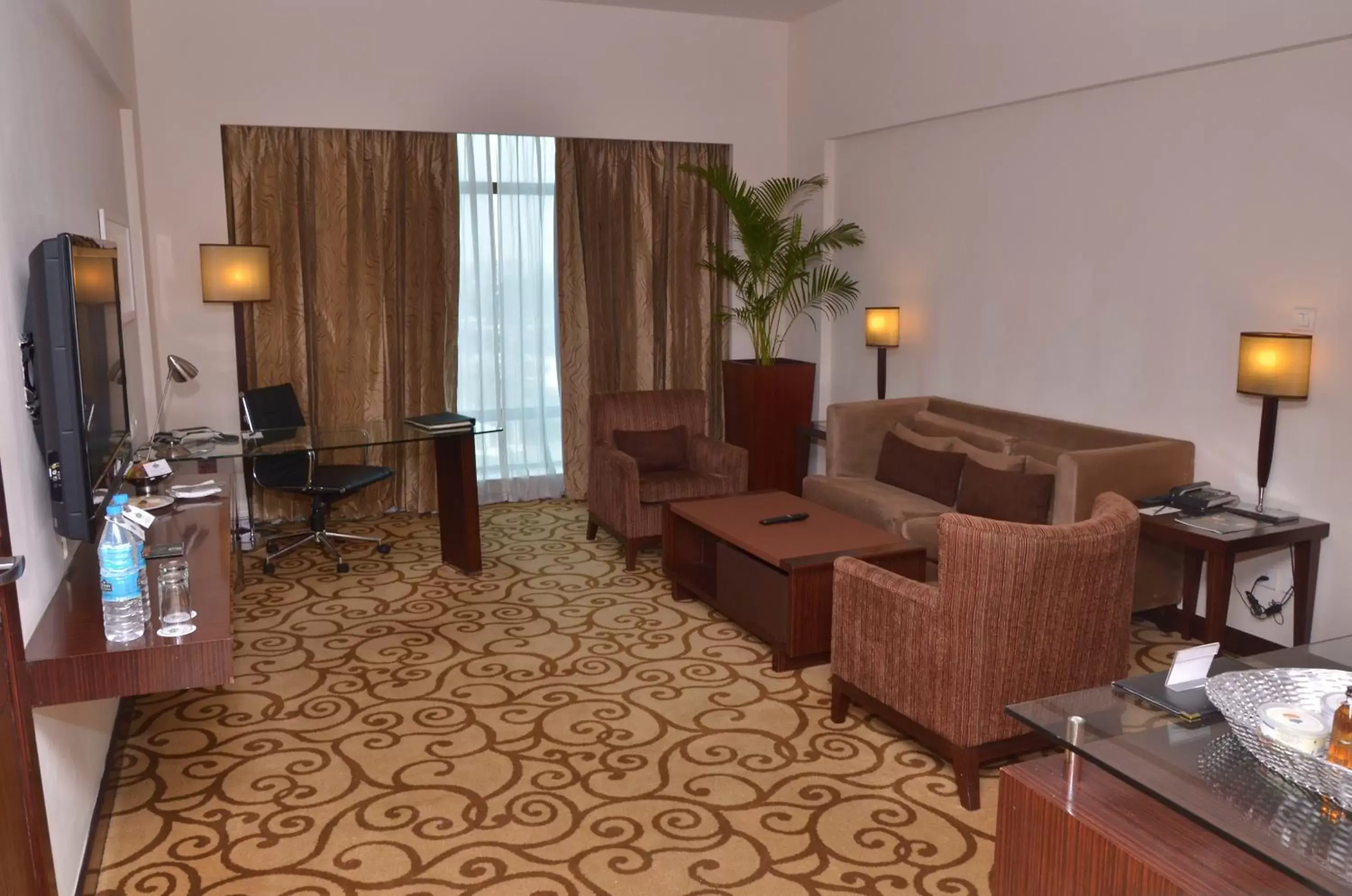 Living room, Seating Area in Country Inn & Suites By Radisson, Sahibabad