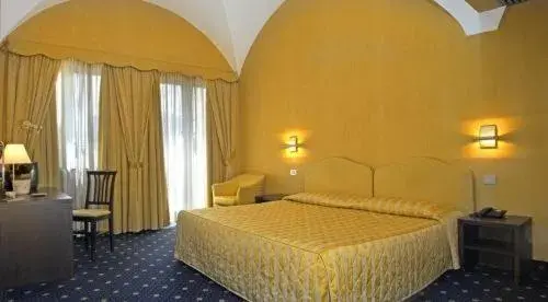 Day, Bed in Albergo Ristorante Della Torre