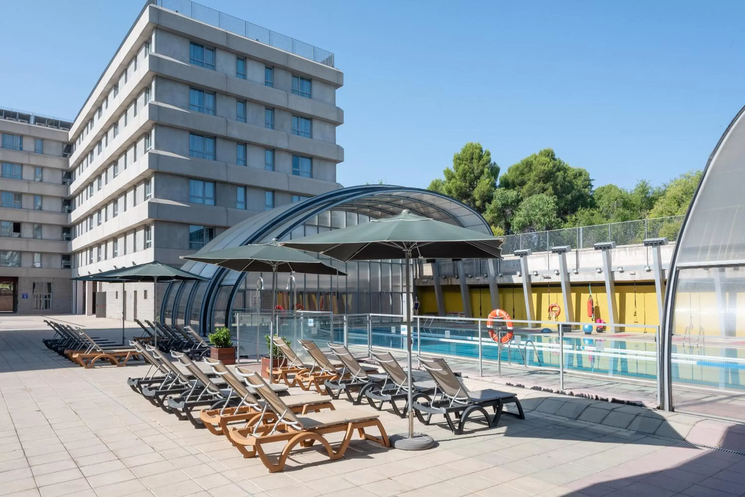 Swimming pool, Property Building in Madrid Airport Suites, Affiliated by Meliá