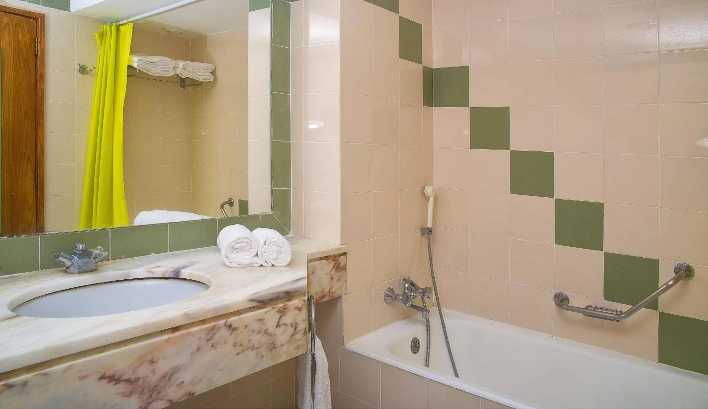 Bathroom in Ourabay Hotel Apartamento - Art & Holidays