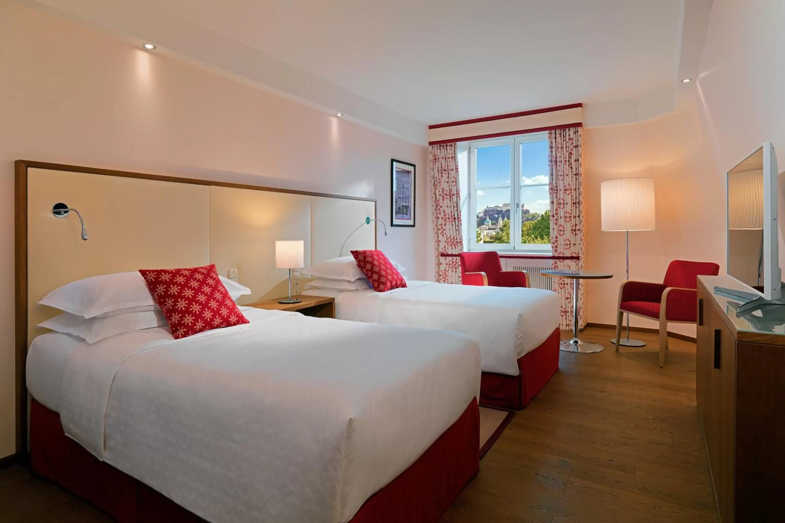 Photo of the whole room, Bed in Sheraton Grand Salzburg