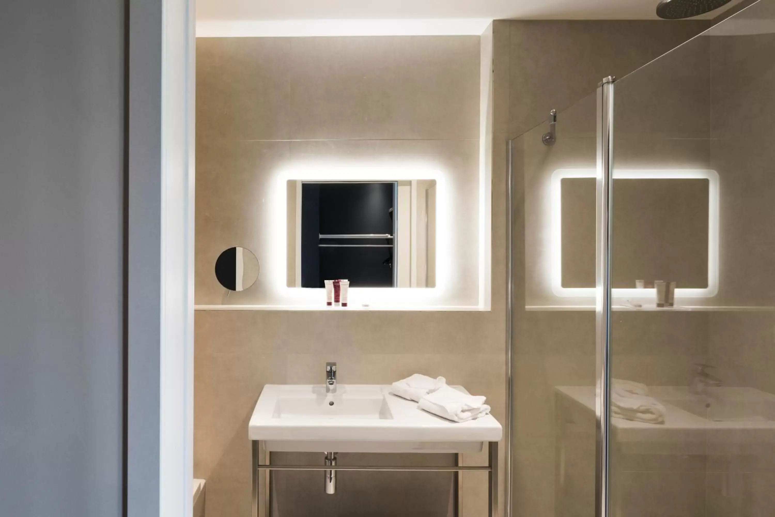 Shower, Bathroom in Mercure Hotel & Spa Bastia Biguglia