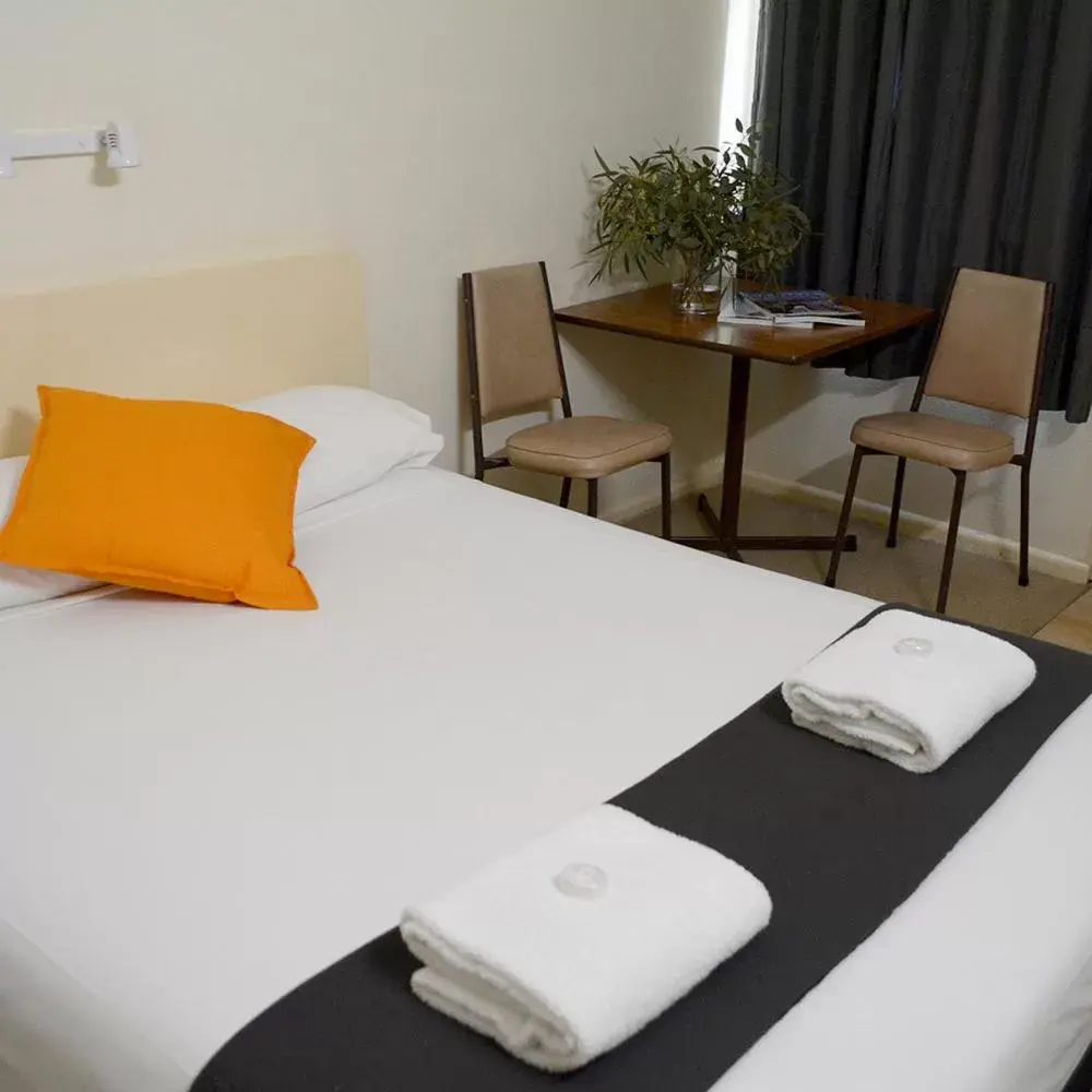 Bed in Shamrock Hotel Motel Temora
