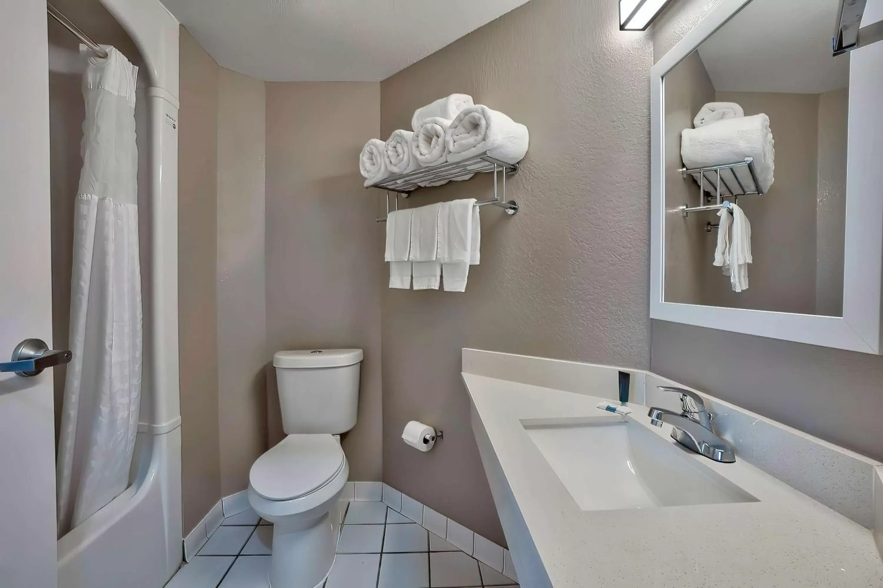 Bedroom, Bathroom in Motel 6-Denison, TX