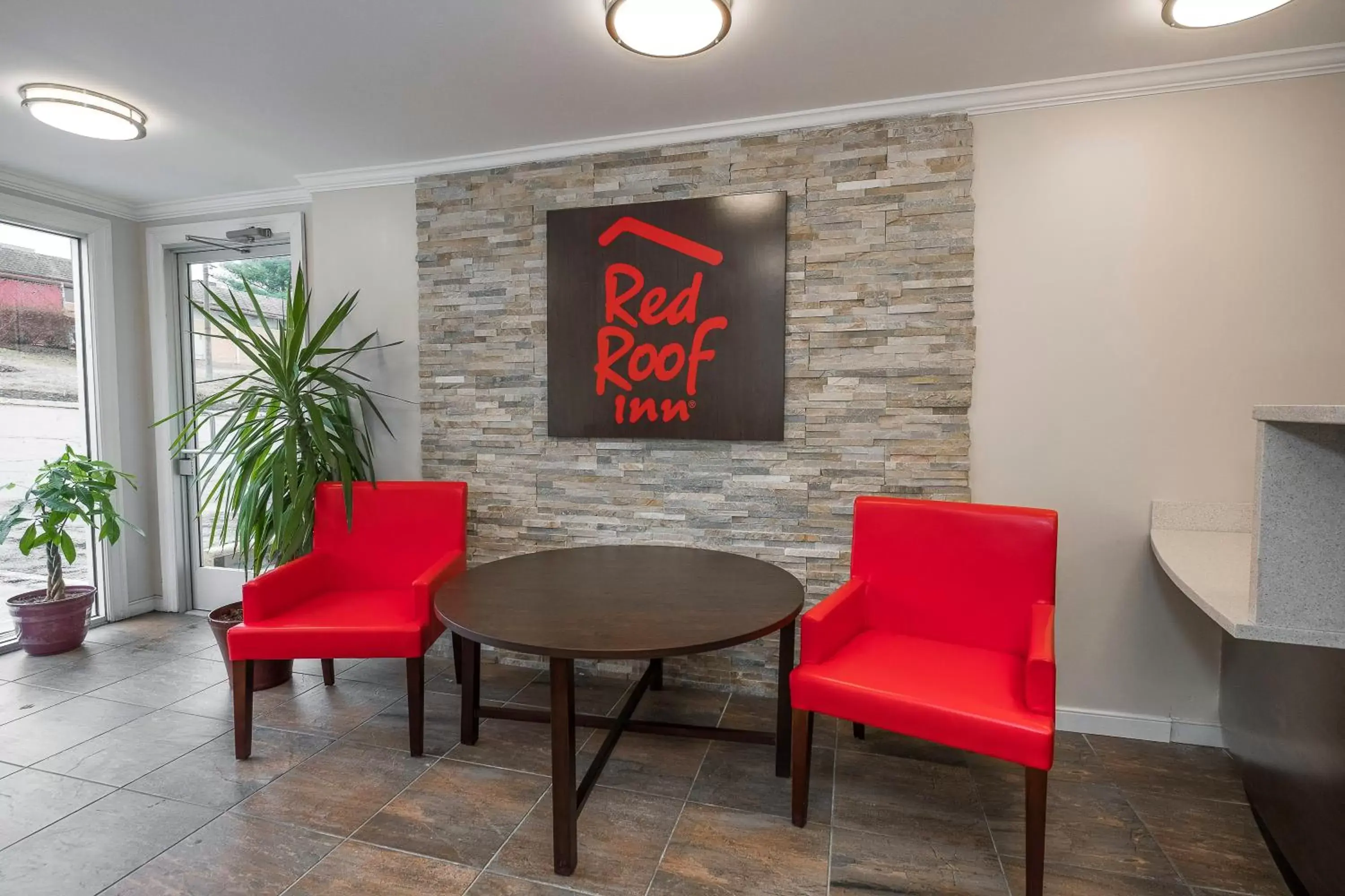 Lobby or reception, Seating Area in Red Roof Inn Fredericksburg North