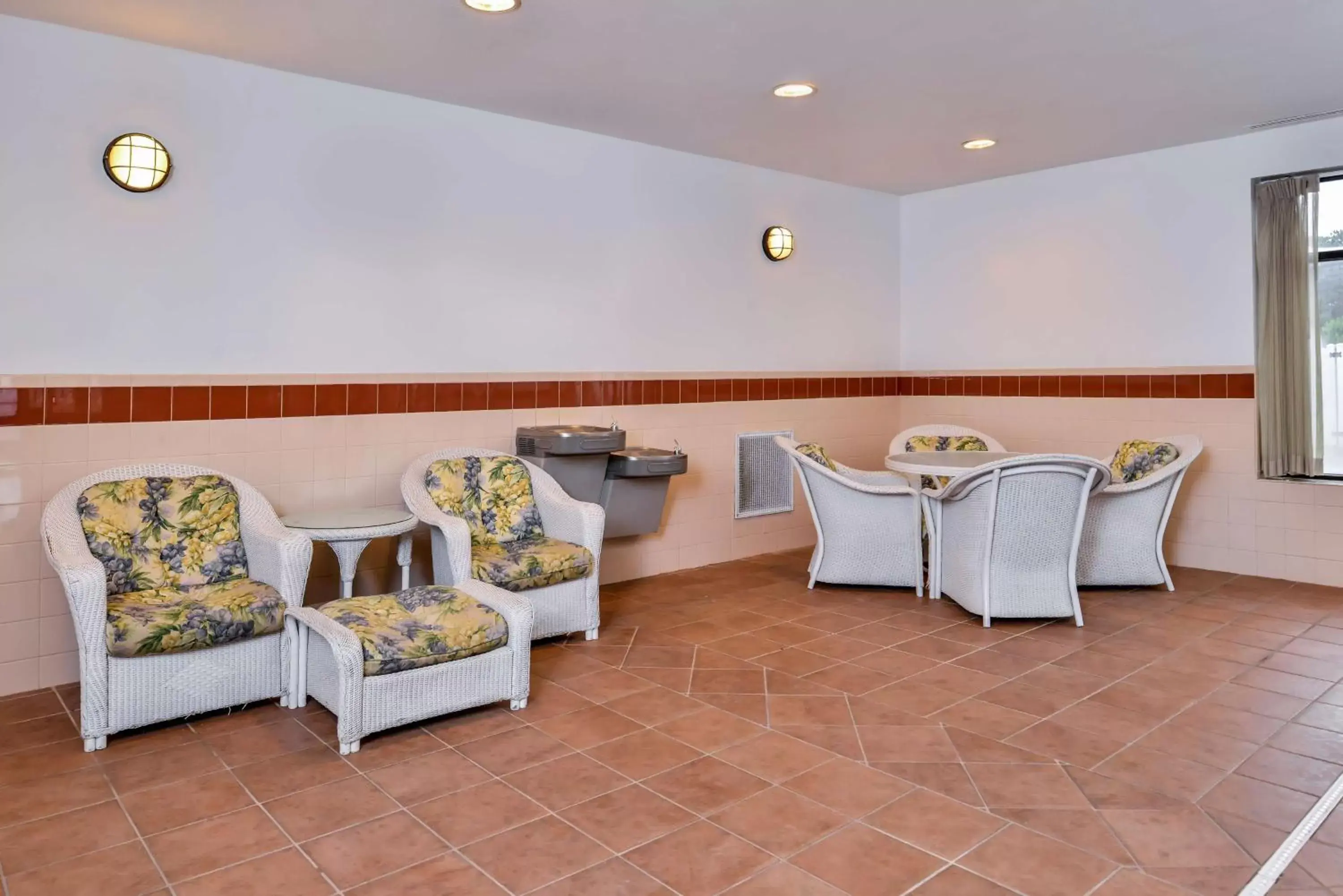 Lobby or reception, Seating Area in Hampton Inn Emporia