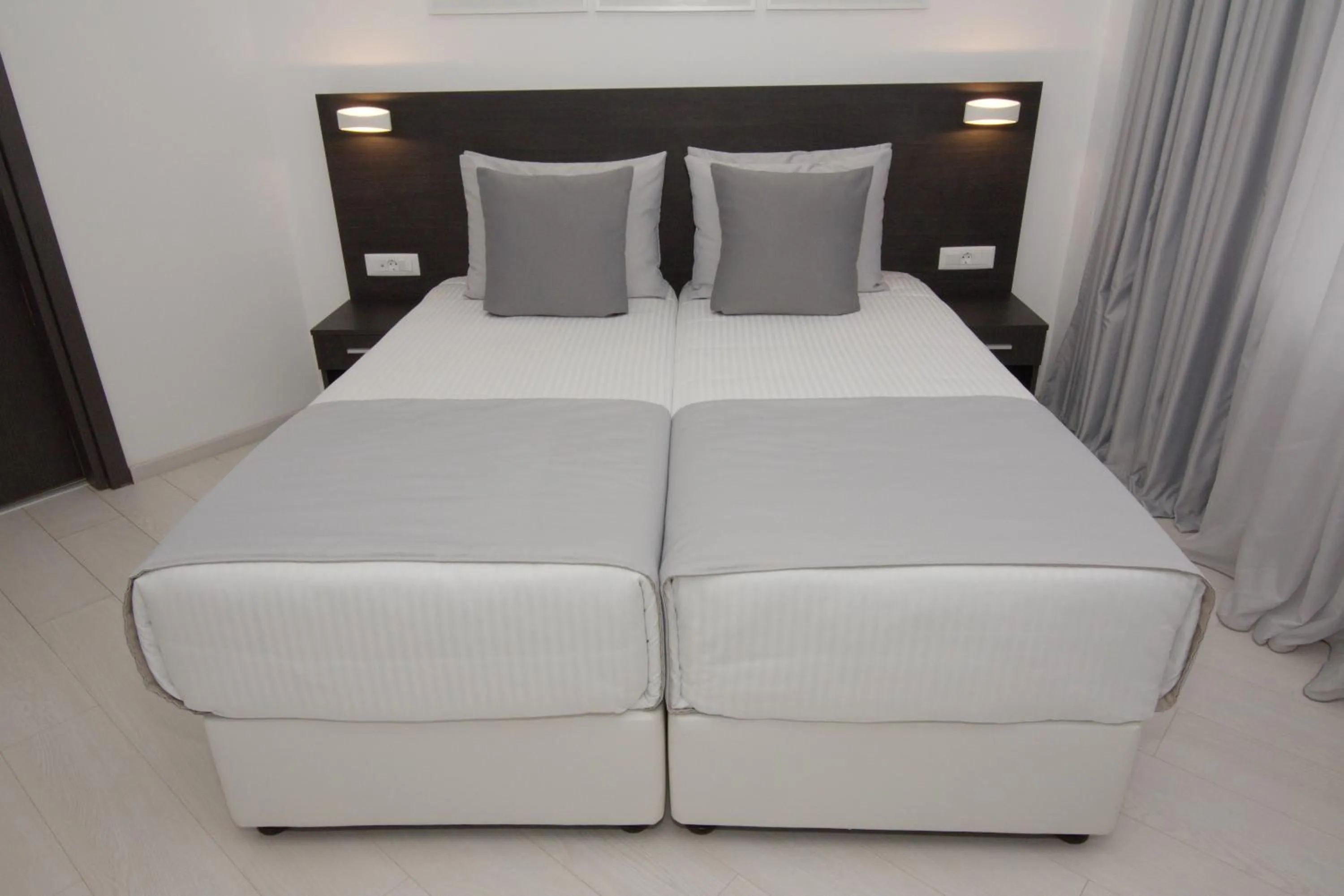 Bedroom, Bed in International Atene hotel
