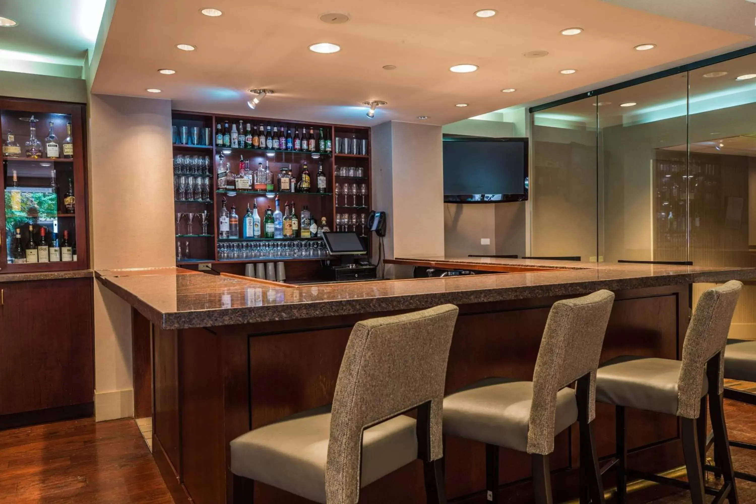 Lobby or reception, Lounge/Bar in Delta Hotels by Marriott Baltimore North