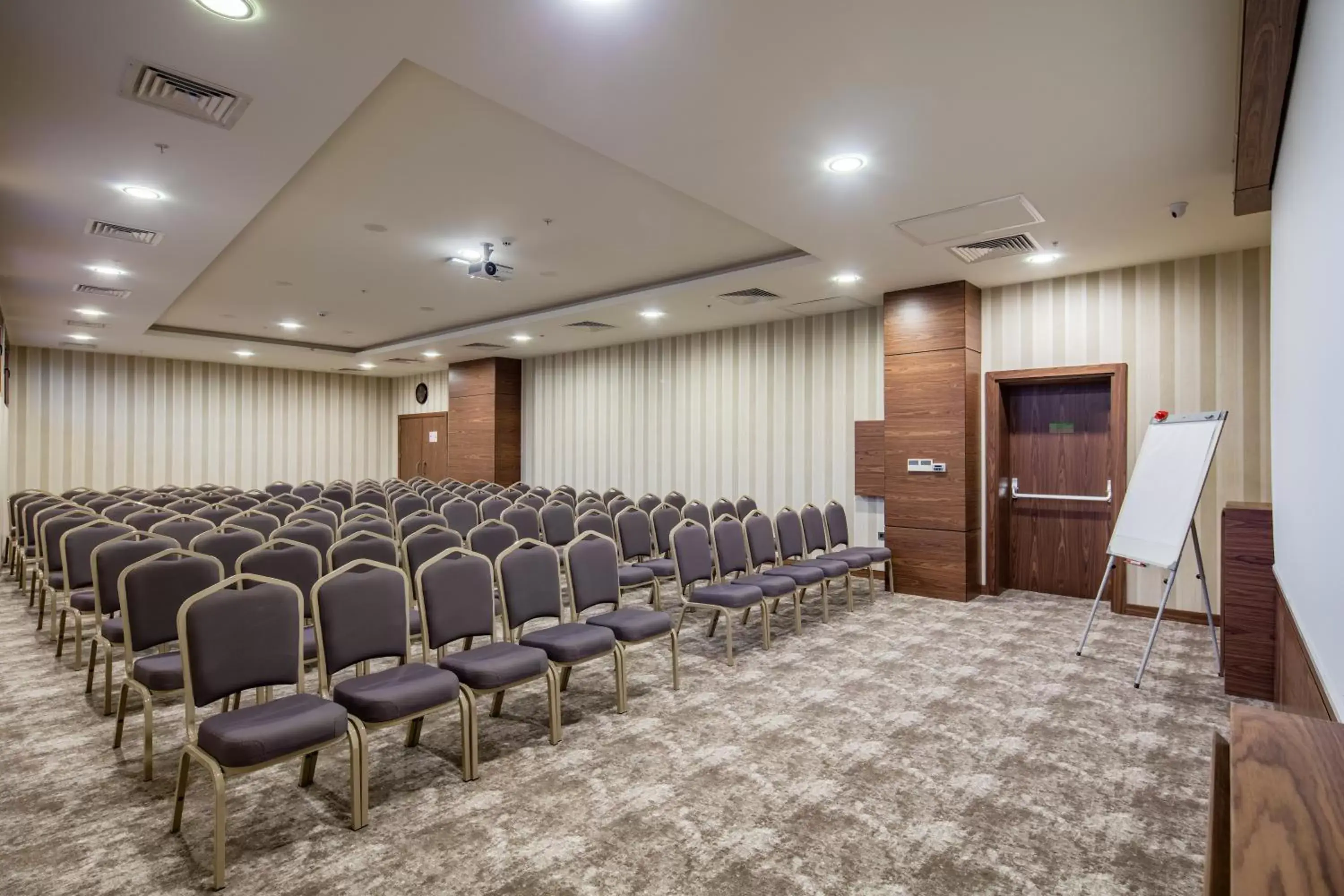 Meeting/conference room in Holiday Inn Antalya - Lara, an IHG Hotel