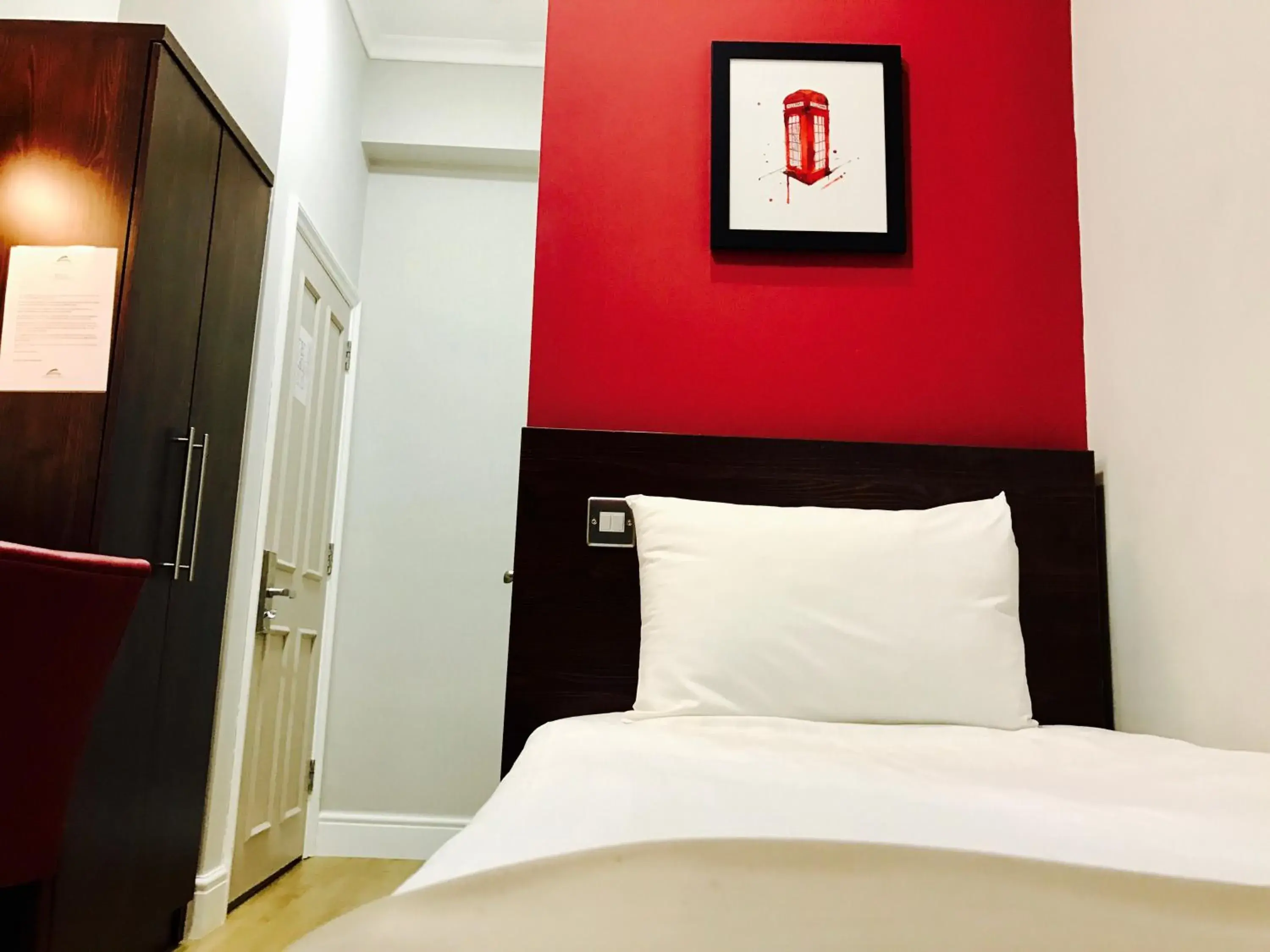 Bedroom, Bed in Royal Cambridge Hotel