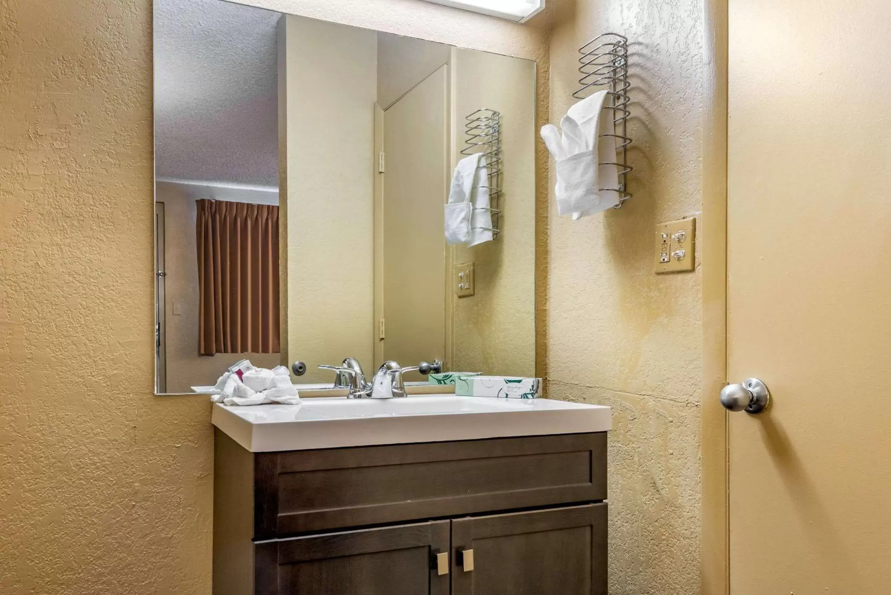 Photo of the whole room, Bathroom in Rodeway Inn Pueblo