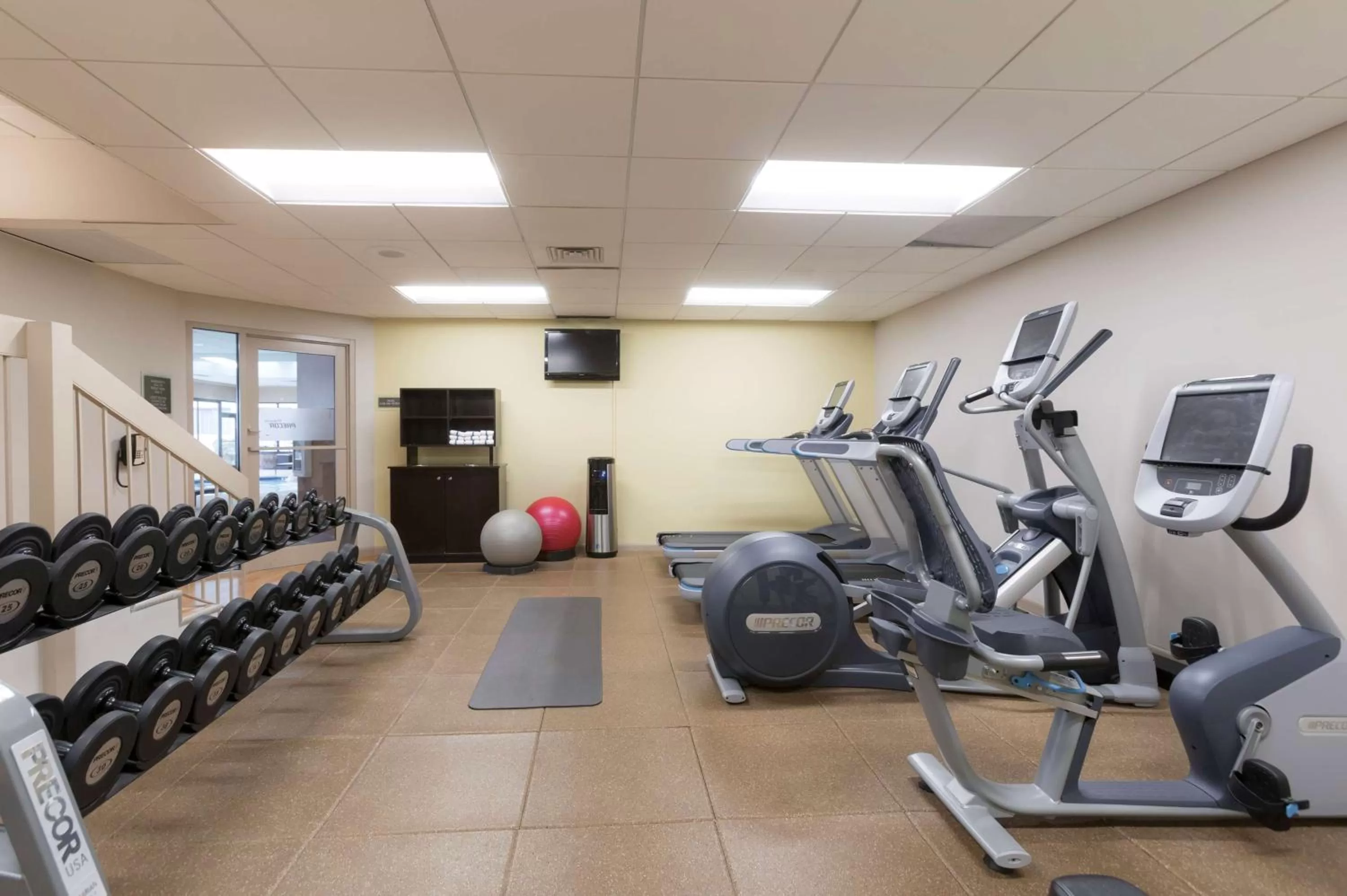 Fitness centre/facilities in DoubleTree Suites by Hilton Nashville Airport