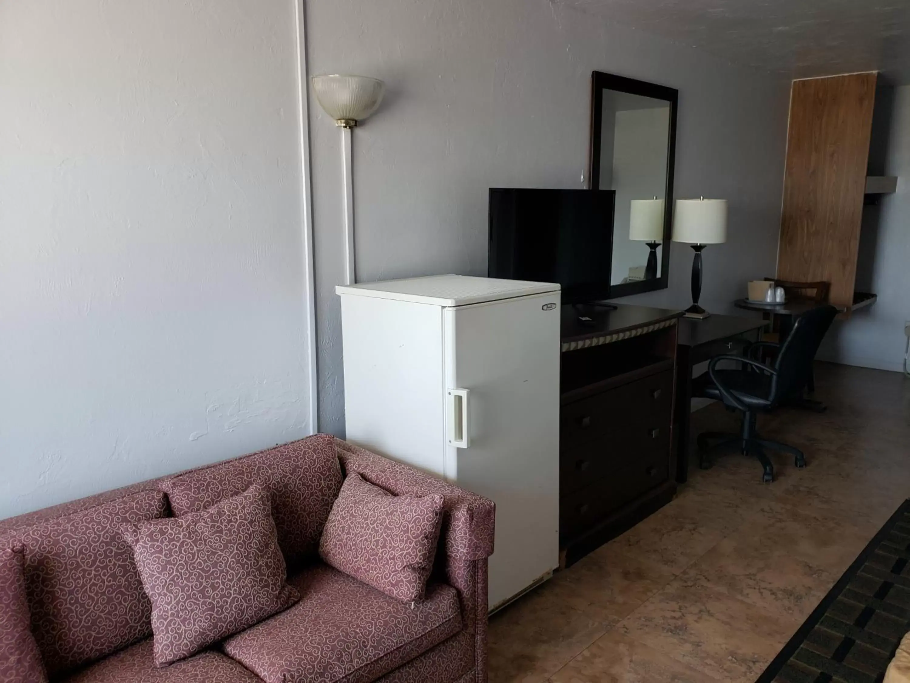 TV and multimedia, Seating Area in Topaz Motel - Flagler Beach