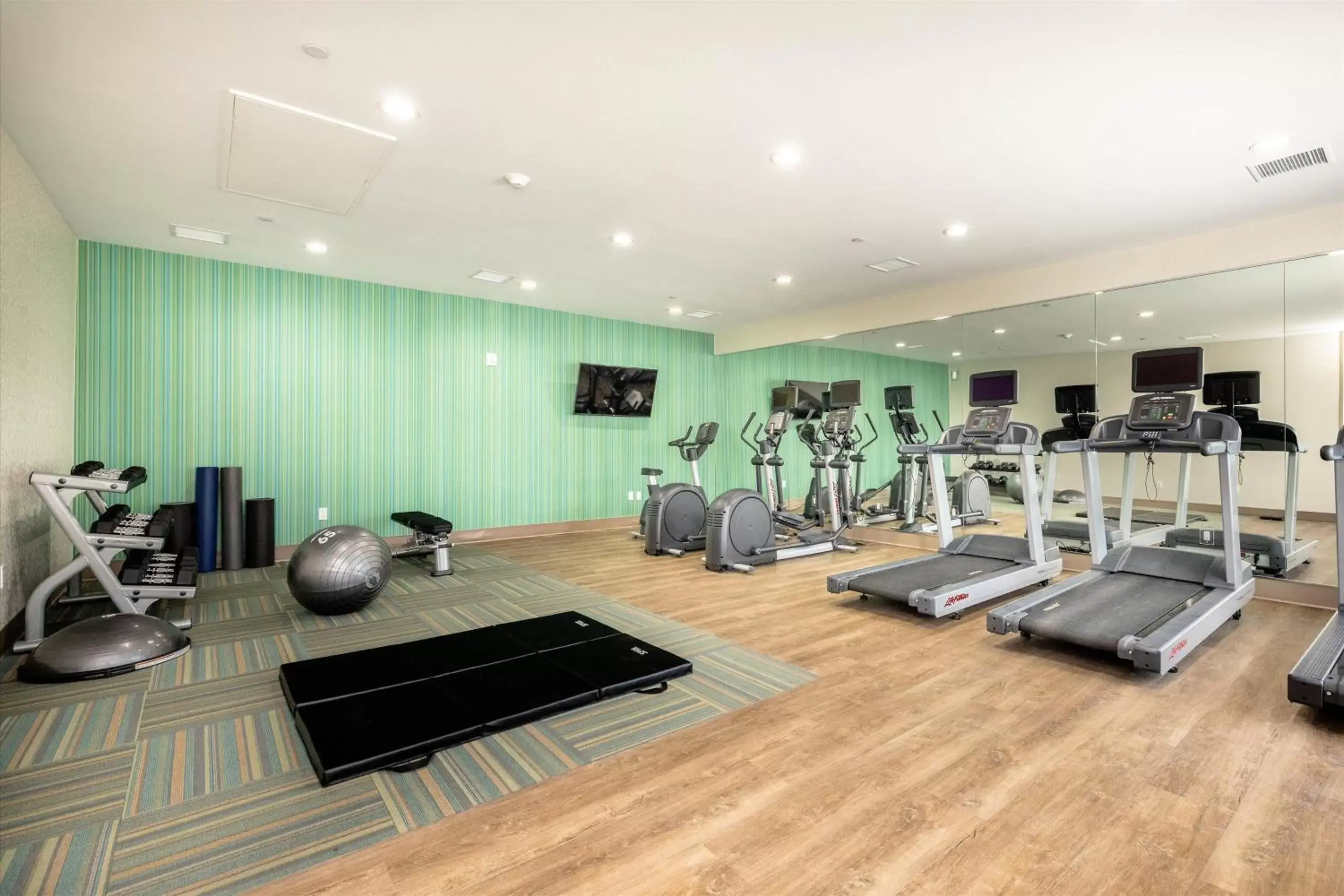 Fitness centre/facilities, Fitness Center/Facilities in Holiday Inn Express & Suites - San Jose Silicon Valley, an IHG Hotel