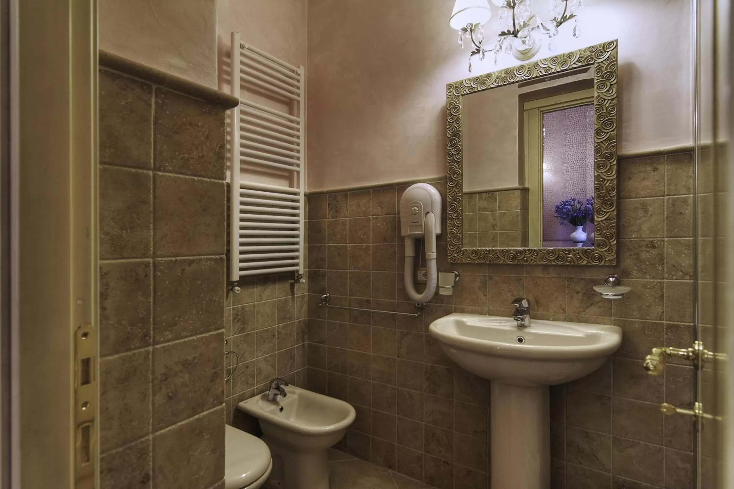 Shower, Bathroom in Contessa Arrivabene Antica Dimora