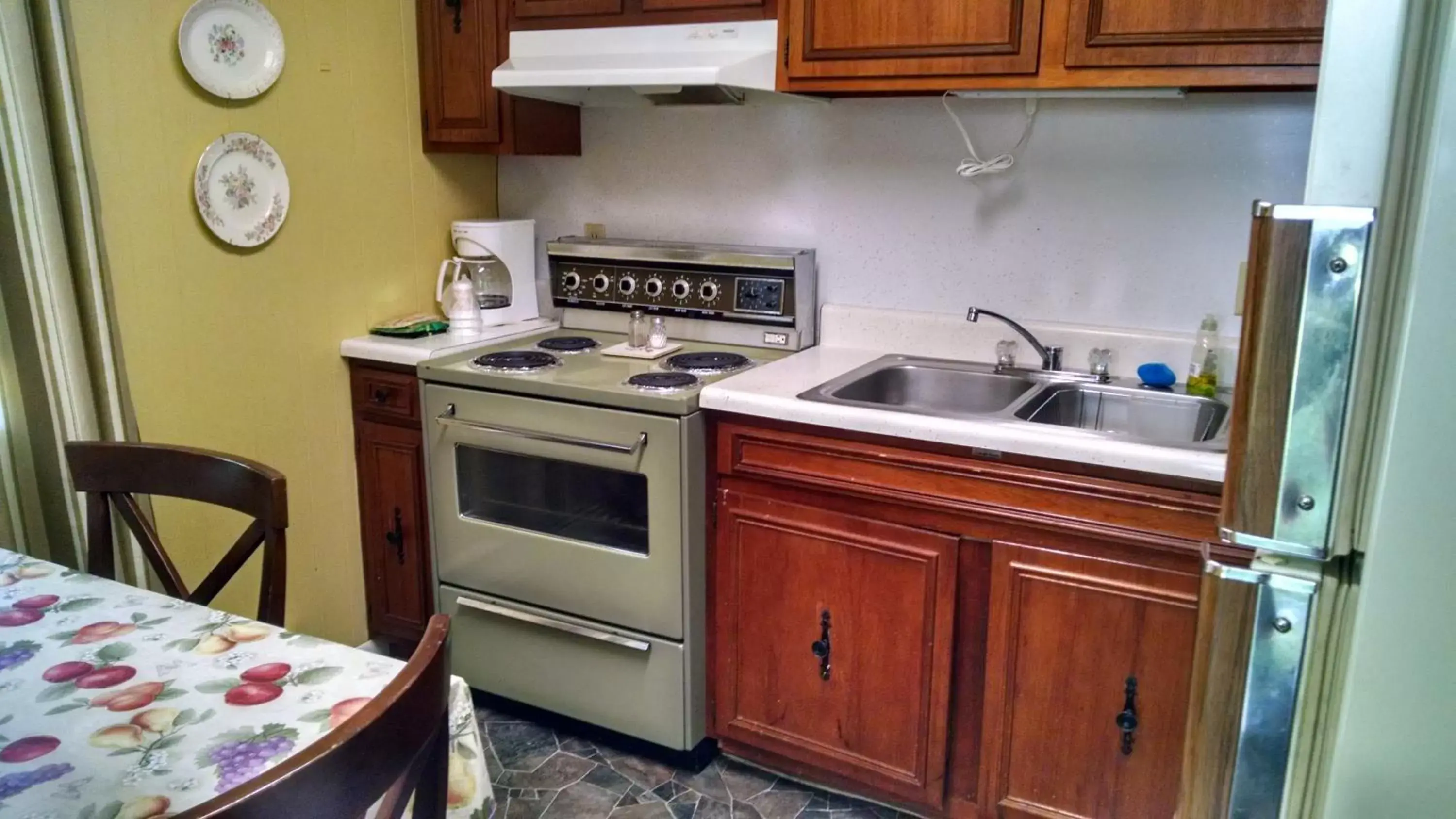 Kitchen or kitchenette, Kitchen/Kitchenette in Roseloe Motel