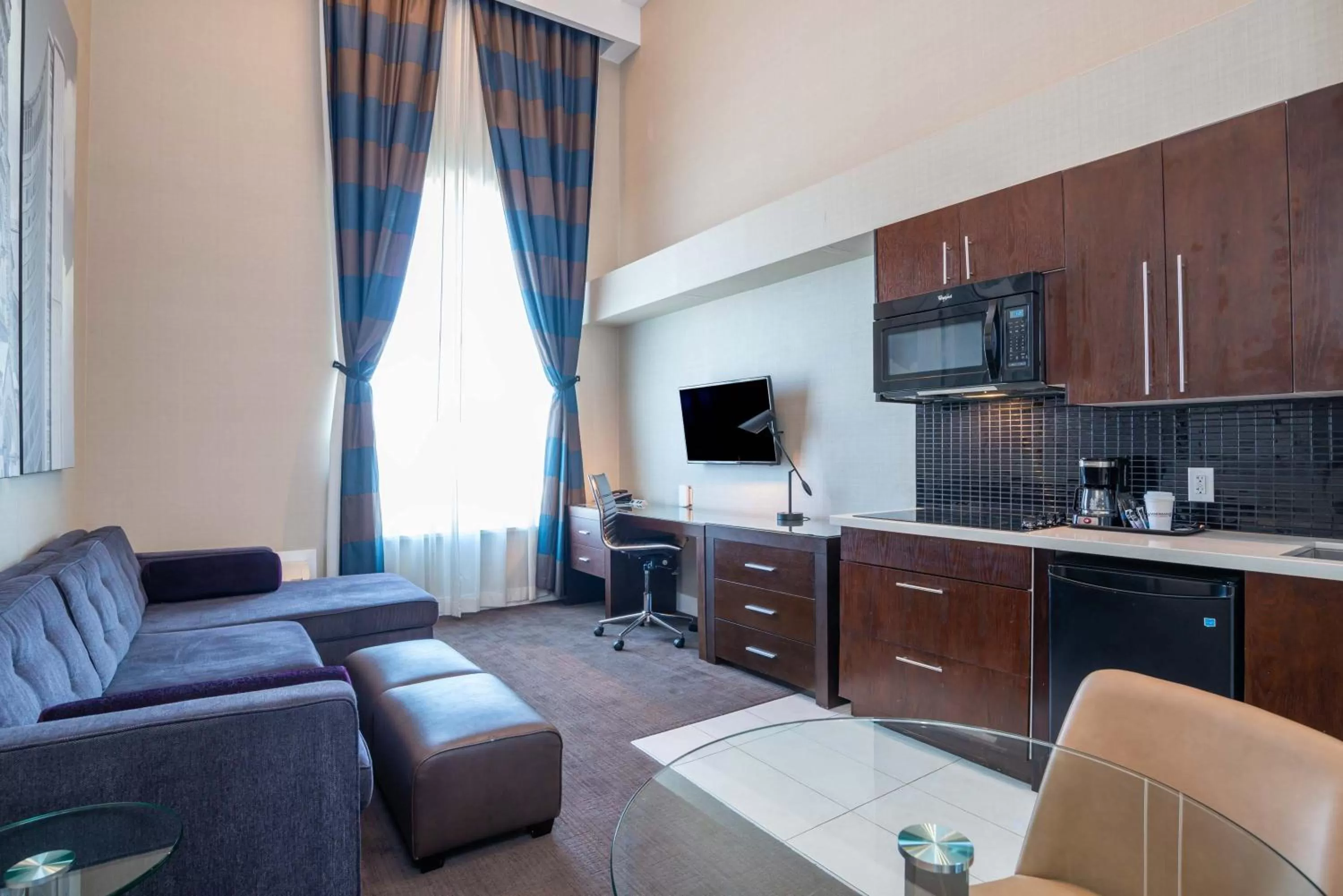 Photo of the whole room in Sandman Hotel Oakville