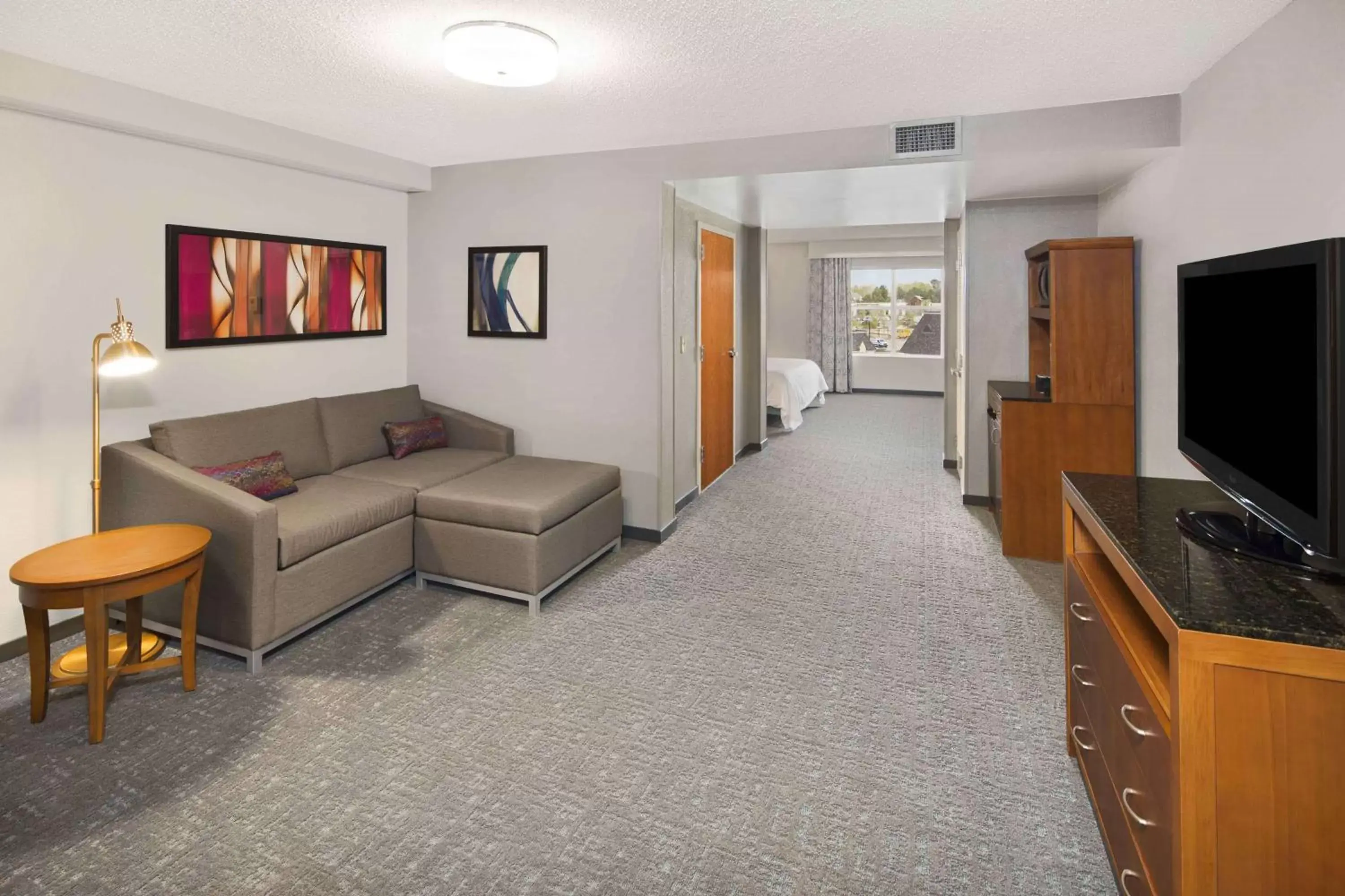 Bedroom, Seating Area in Hilton Garden Inn Jackson-Madison