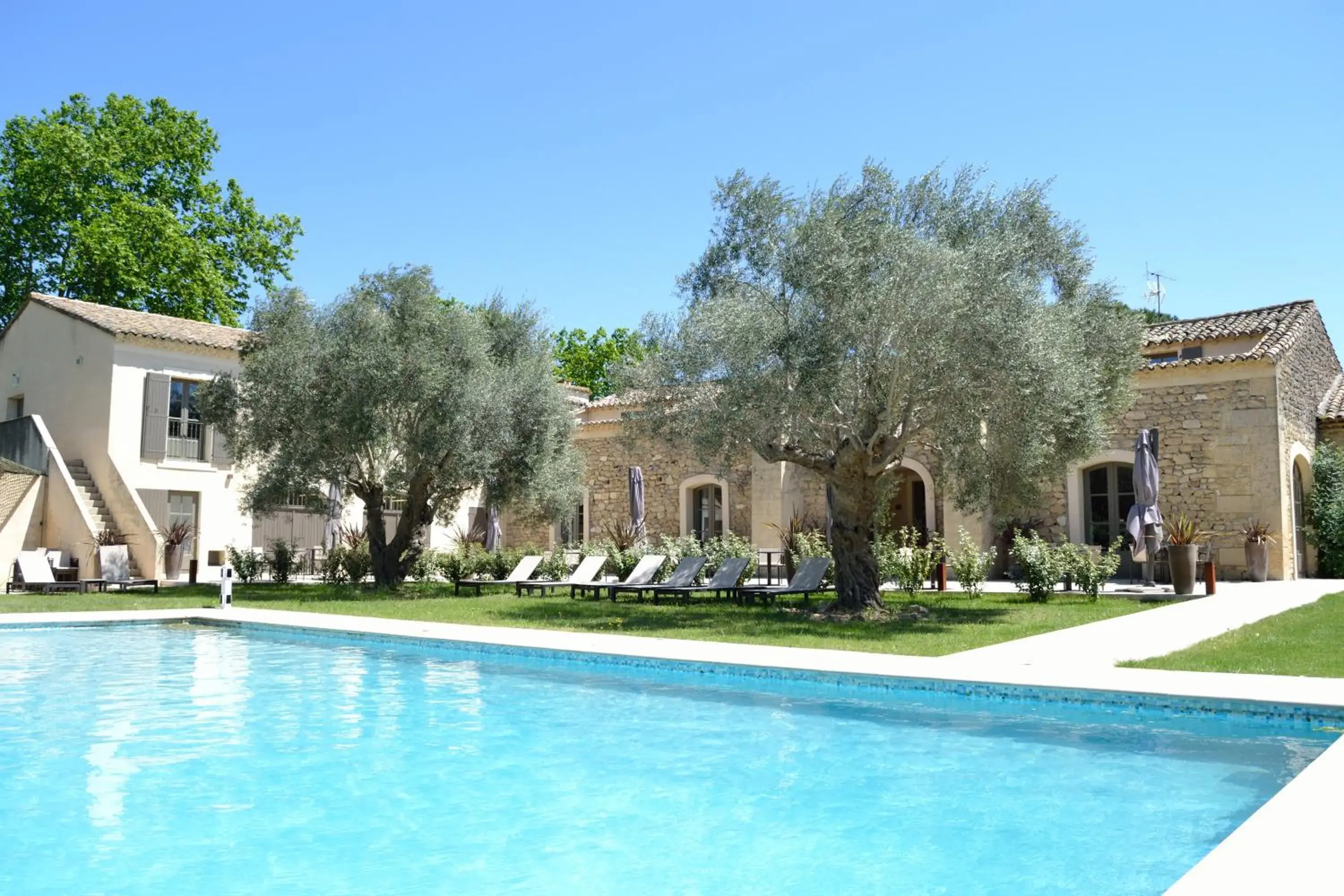 Hôtel & Restaurant de charme - La Bégude Saint-Pierre Hôtel & Restaurant de charme - La Bégude Saint-Pierre