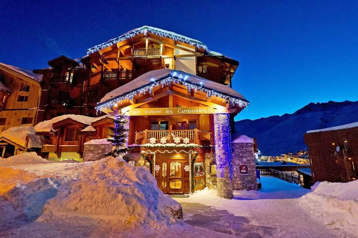 Facade/entrance in Hôtel les Campanules by Les Etincelles