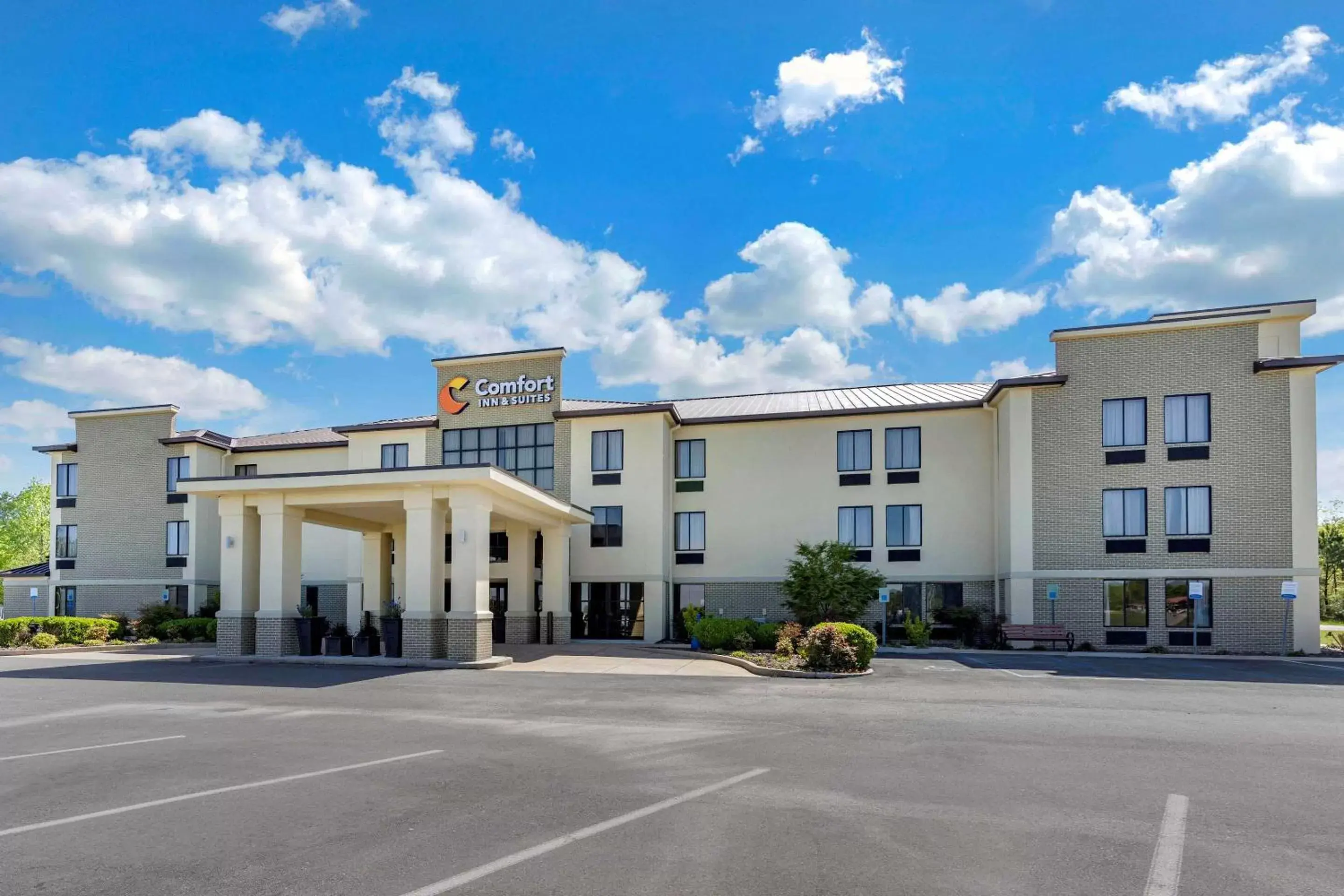 Property Building in Comfort Inn & Suites Lincoln Talladega I-20