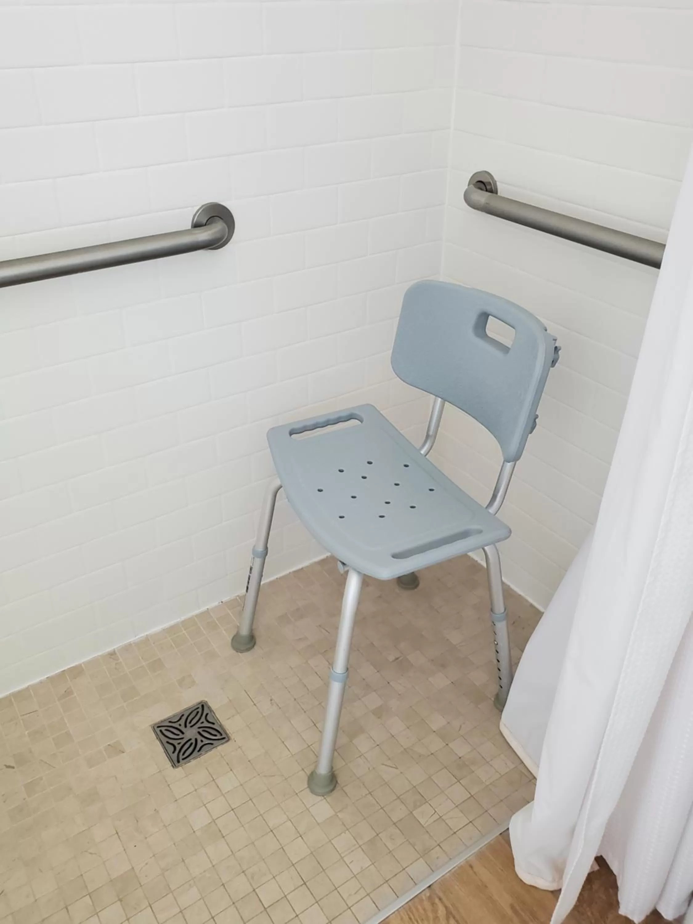 Shower in Moonstone Beach Motel