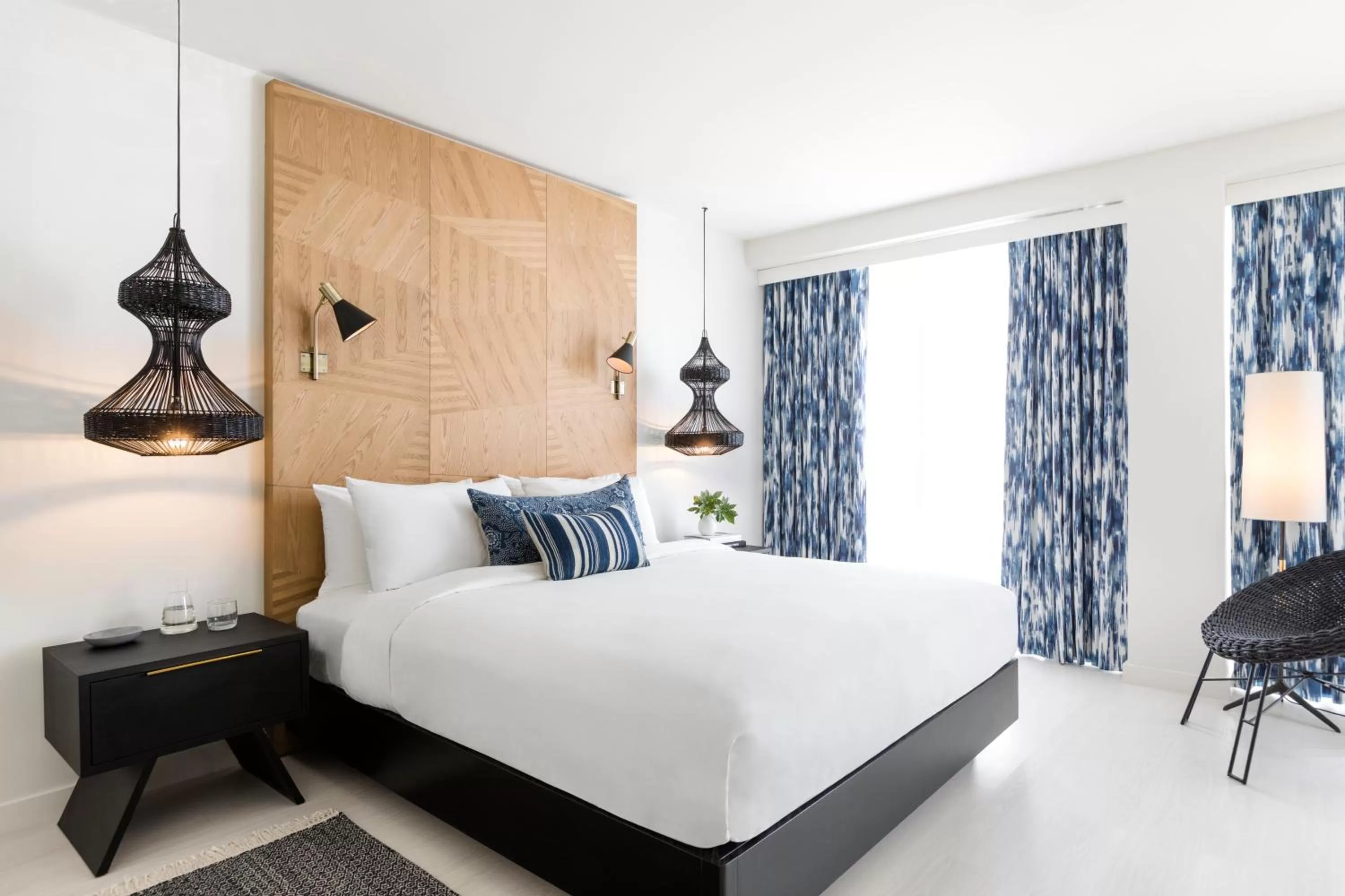 Photo of the whole room, Bed in Kimpton Angler’s Hotel South Beach by IHG