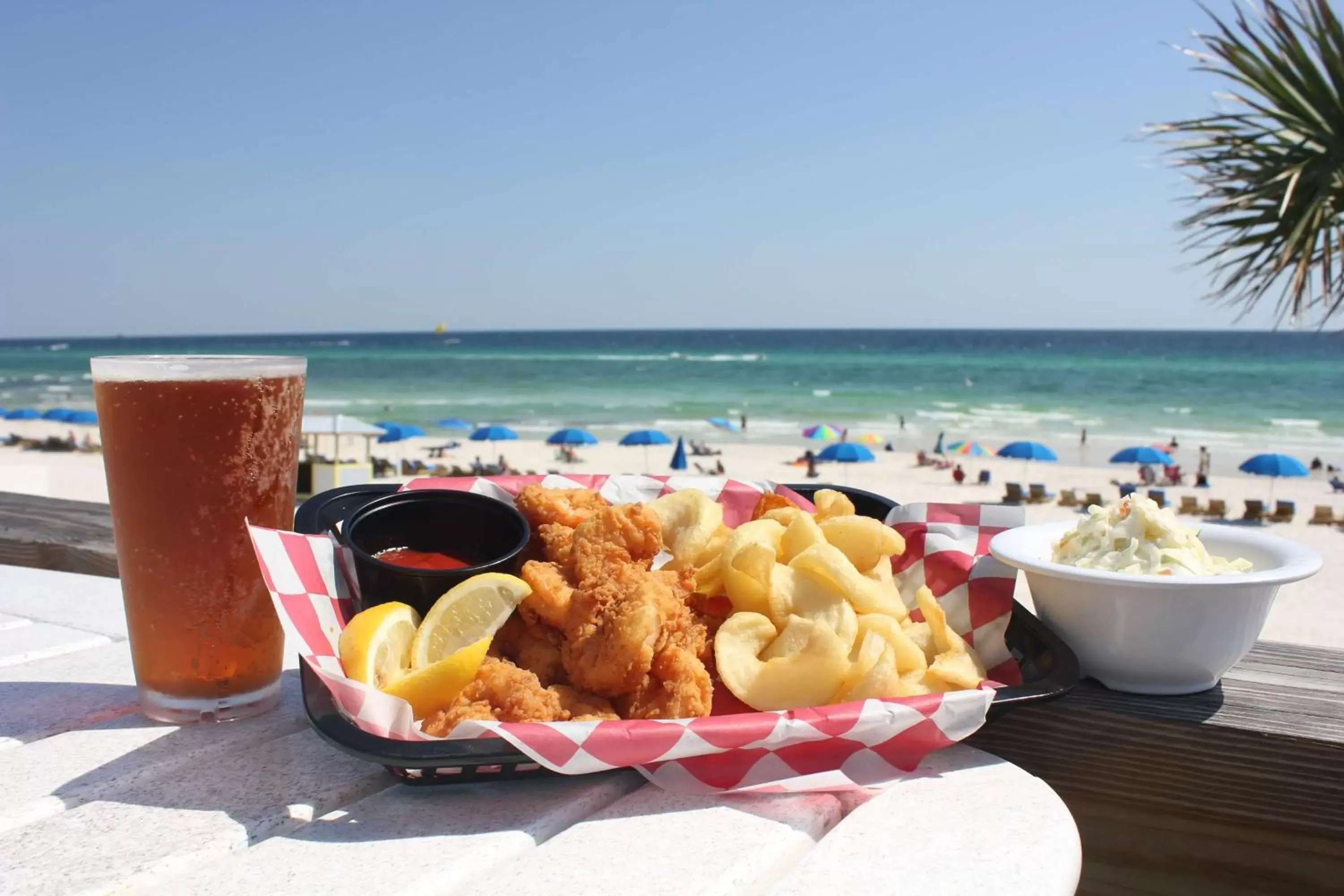 Lounge or bar in Radisson Hotel Panama City Beach - Oceanfront