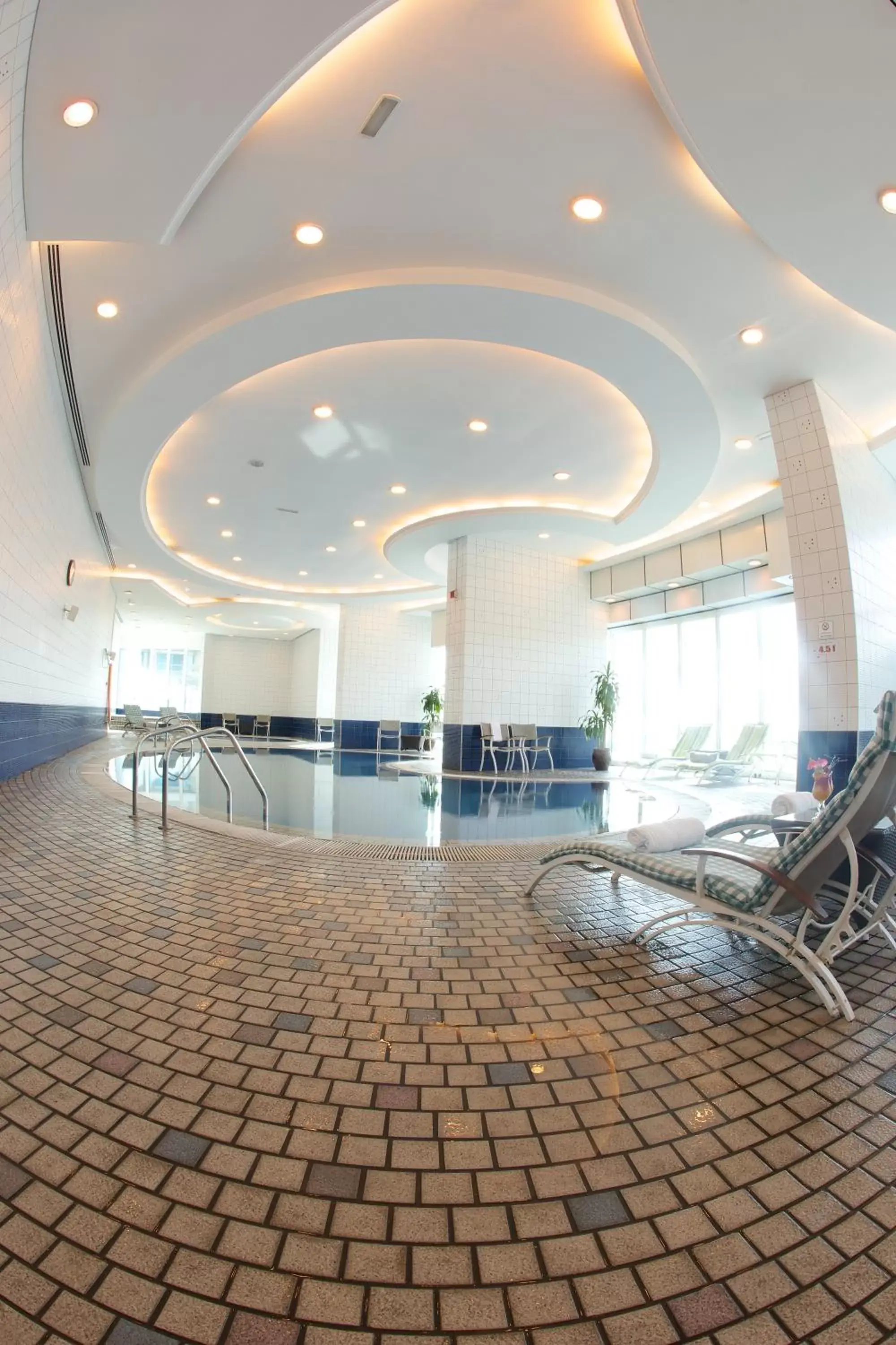Swimming pool in Tamani Marina Hotel & Apartments