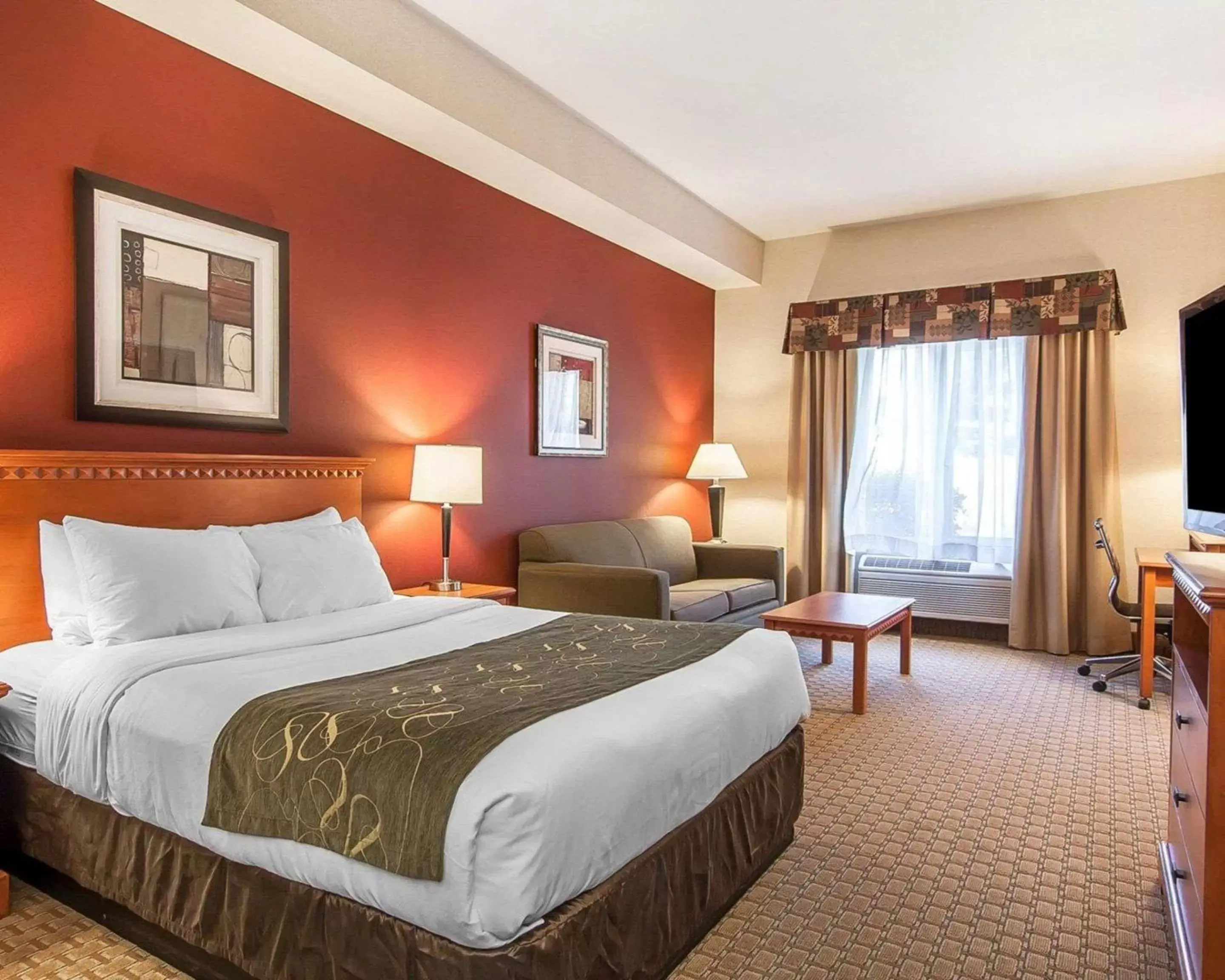 Photo of the whole room, Bed in Comfort Suites Redmond Airport