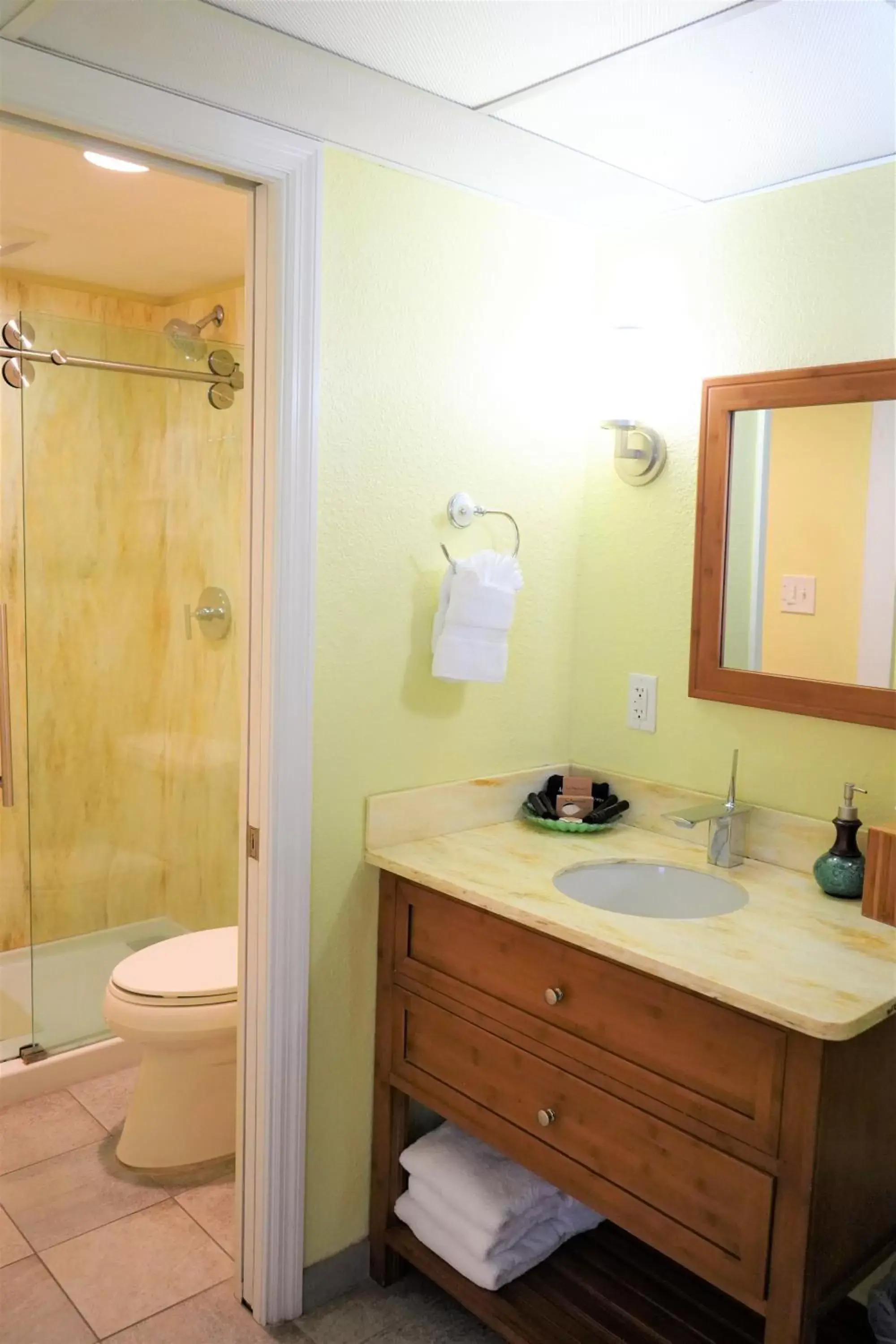 Shower, Bathroom in Glunz Ocean Beach Hotel and Resort