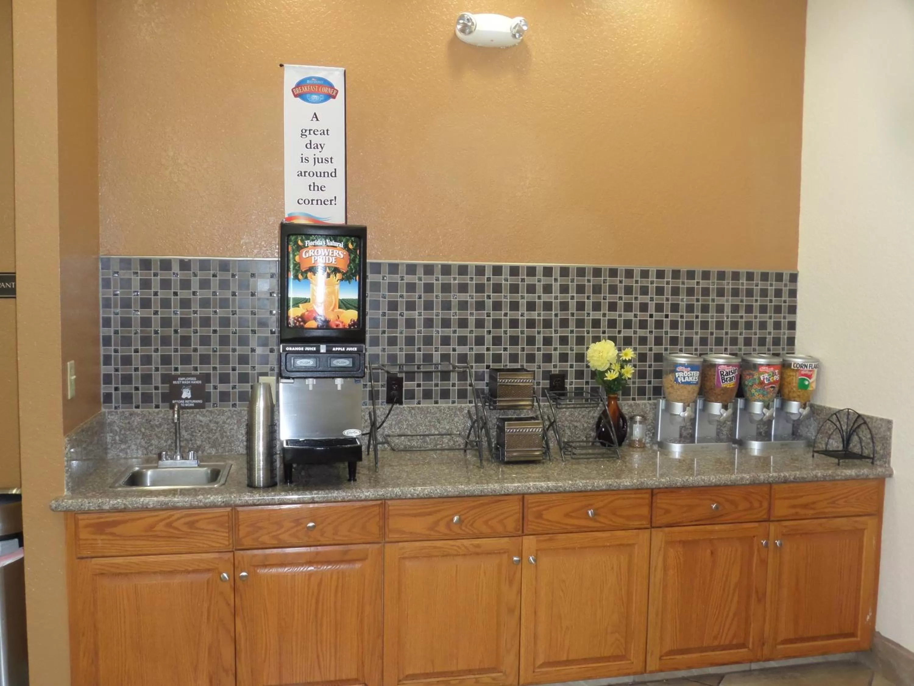 Food and drinks in Baymont by Wyndham Pearsall