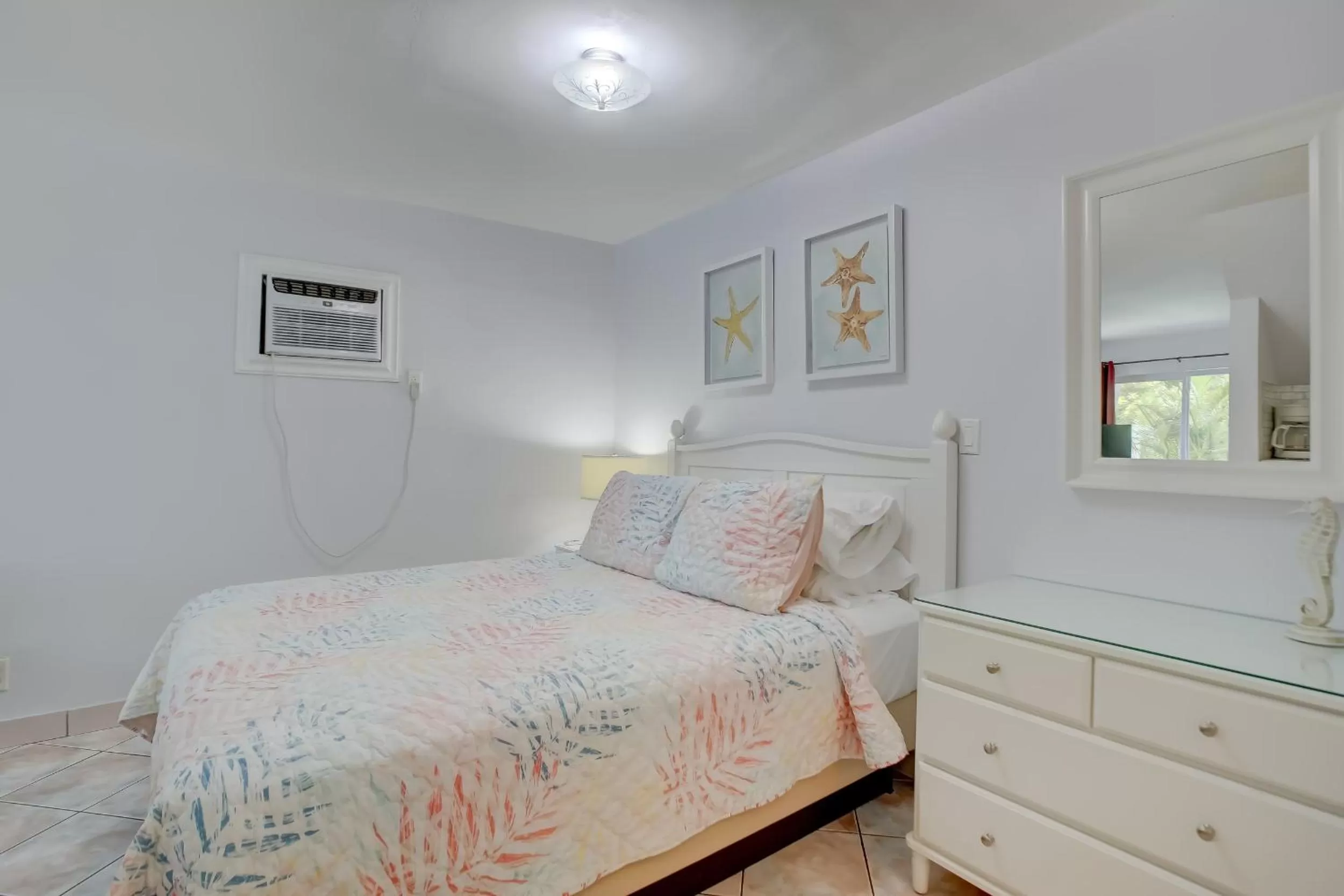 View (from property/room), Bed in Seahorse Guesthouse