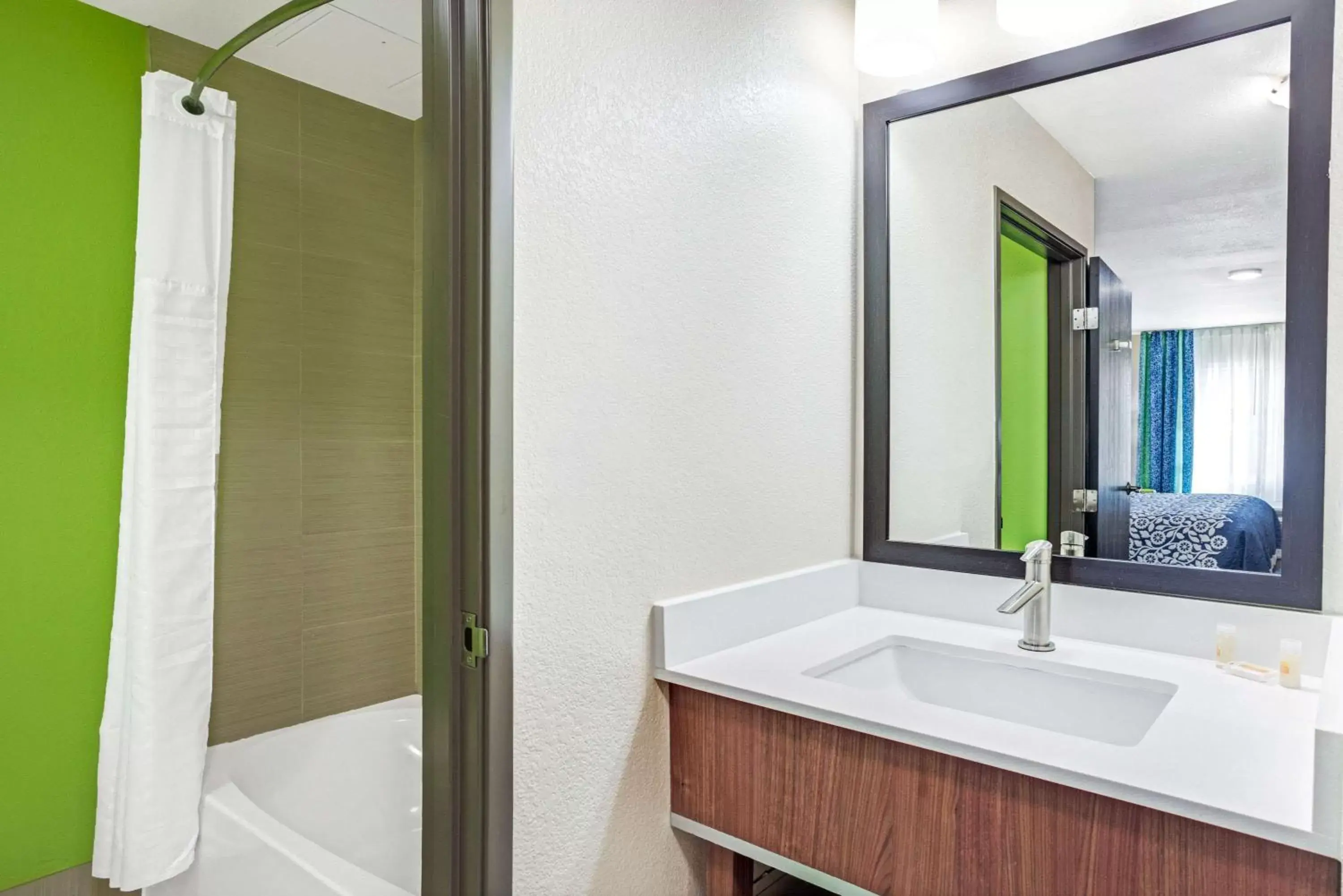 Photo of the whole room, Bathroom in Arya Inn & Suites