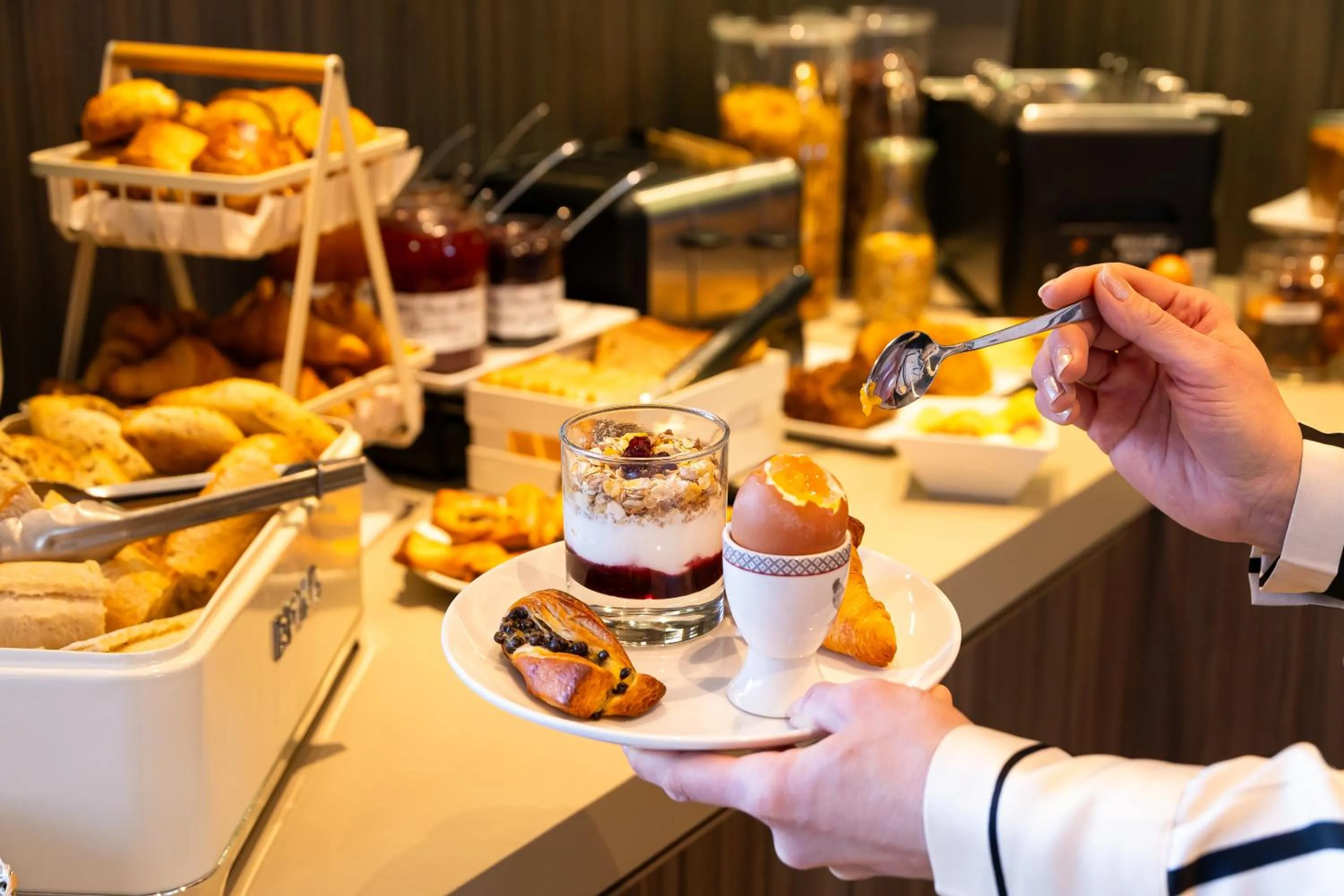 Continental breakfast in ibis Styles Saint-Quentin