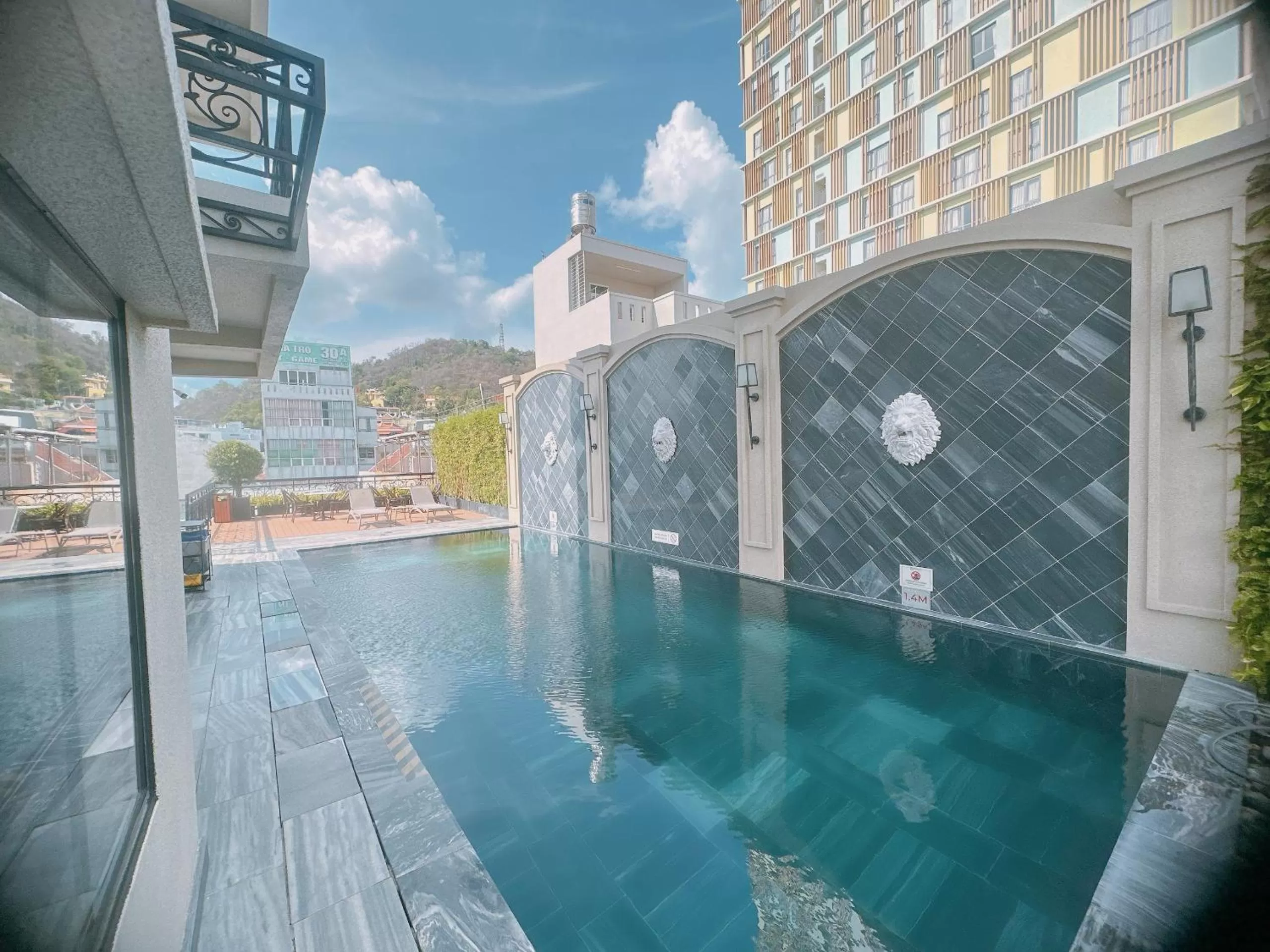 Swimming pool in Hotel DMelin