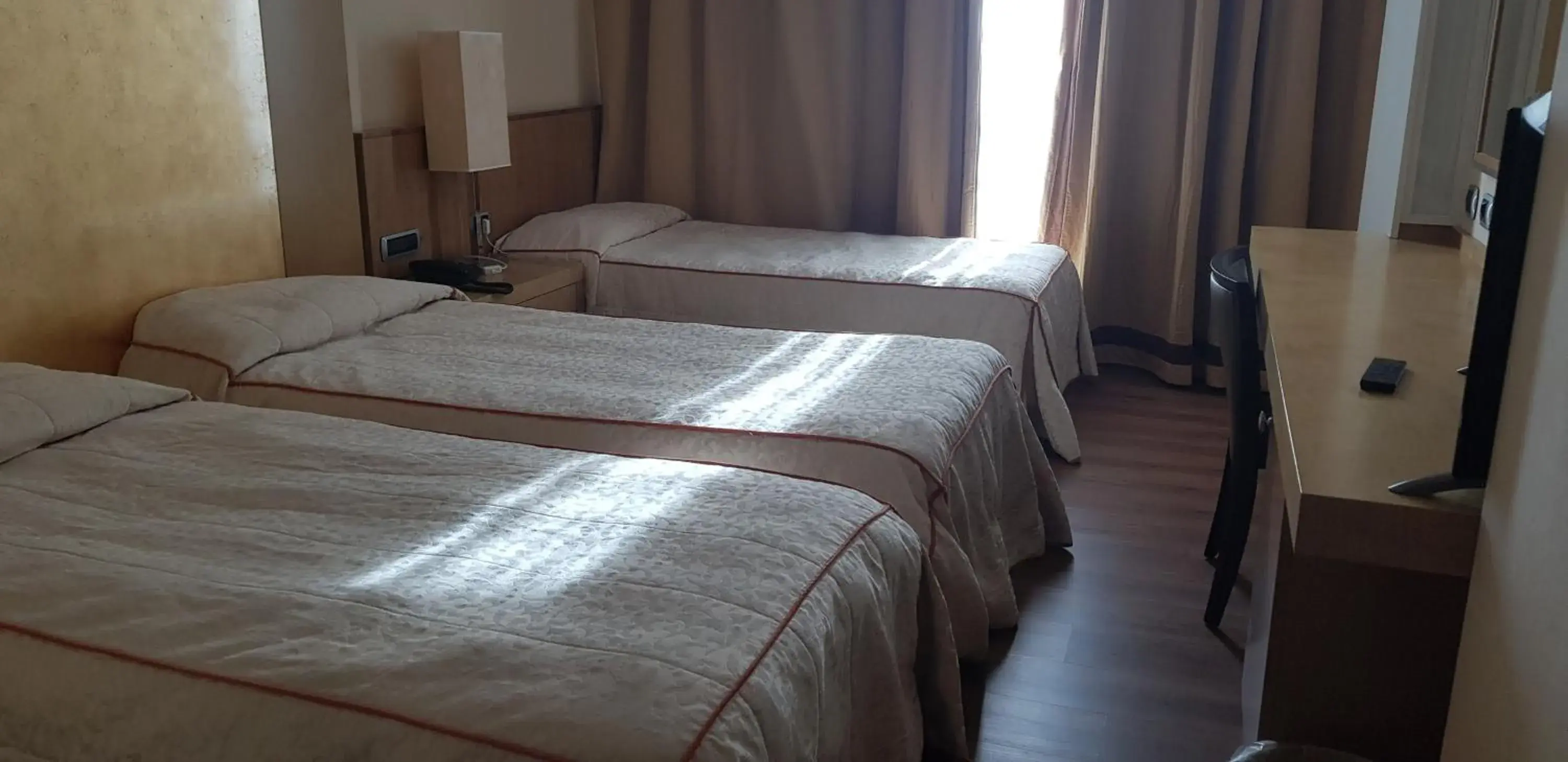 Bedroom, Bed in Hotel Tiffany Milano