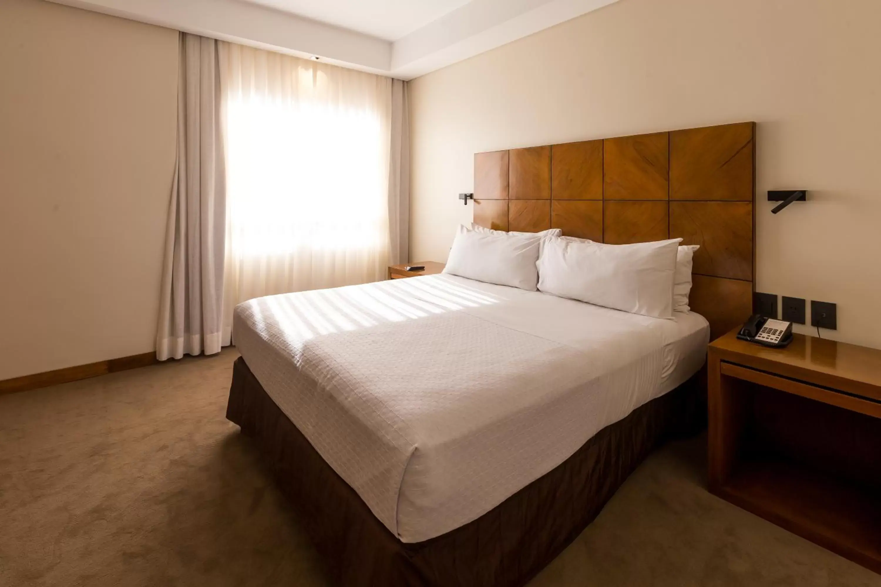 Bedroom, Bed in Crowne Plaza Asunción, an IHG Hotel