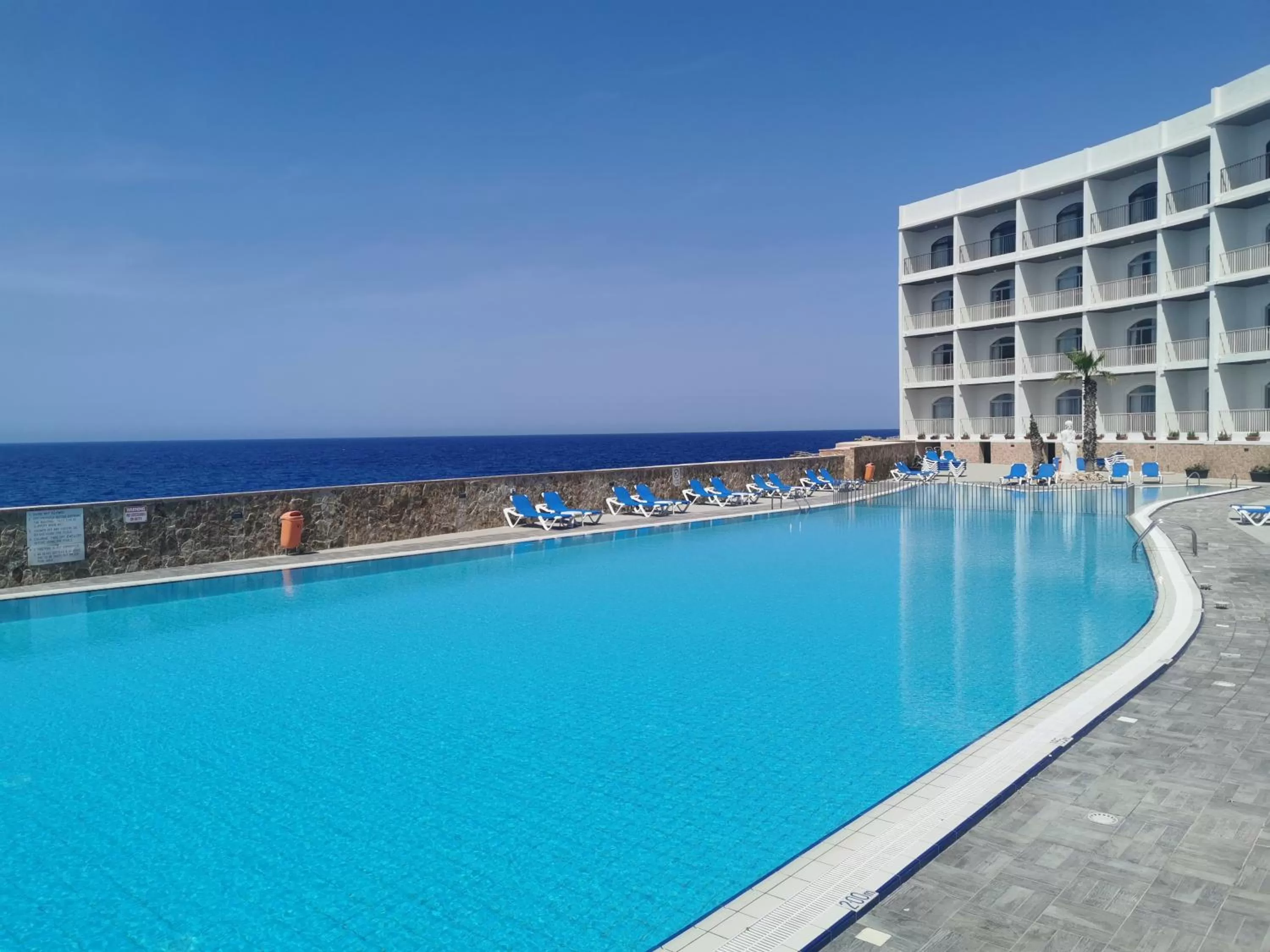 Swimming pool in Paradise Bay Resort