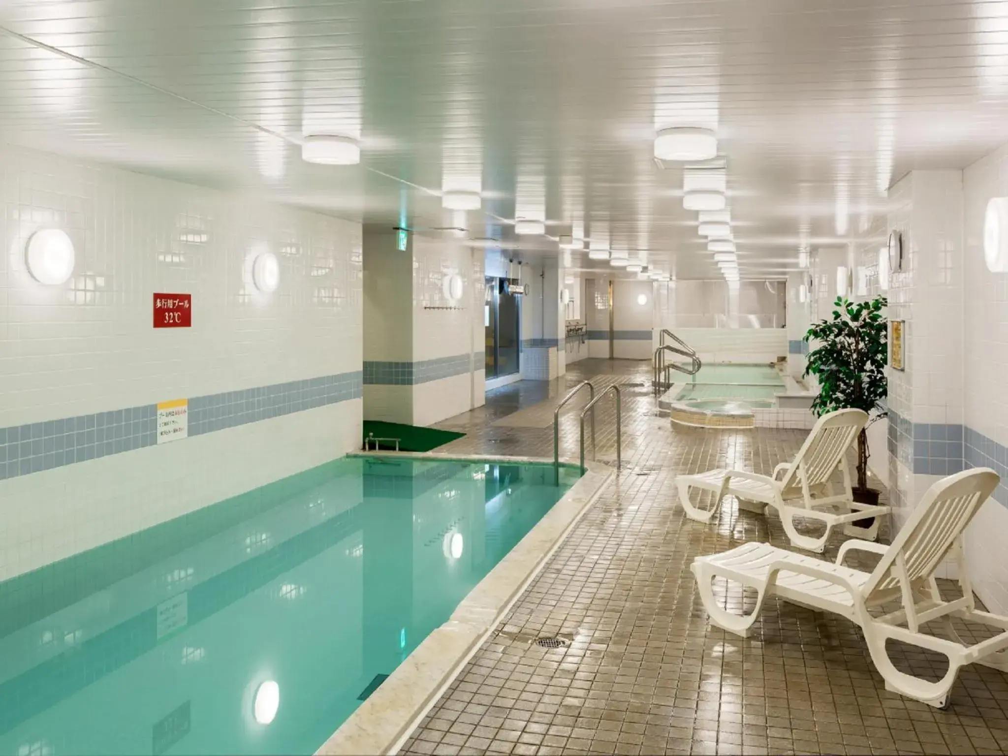 Swimming Pool in Nara Royal Hotel