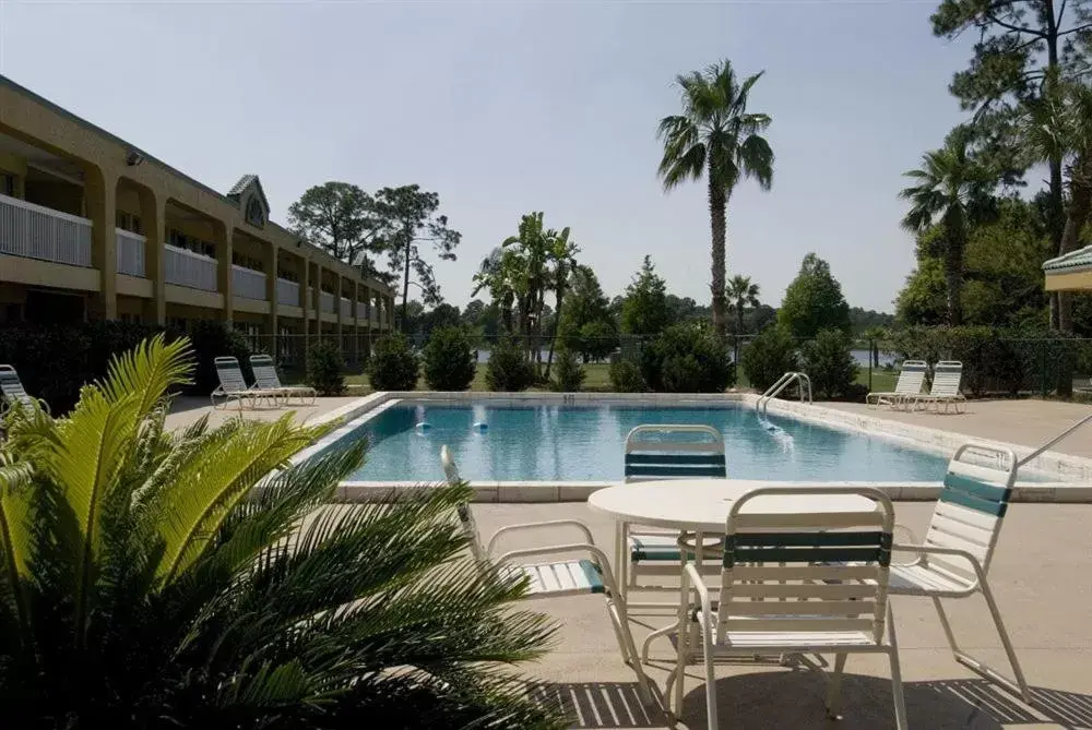 On site, Swimming Pool in Budget Inn Sanford International Airport