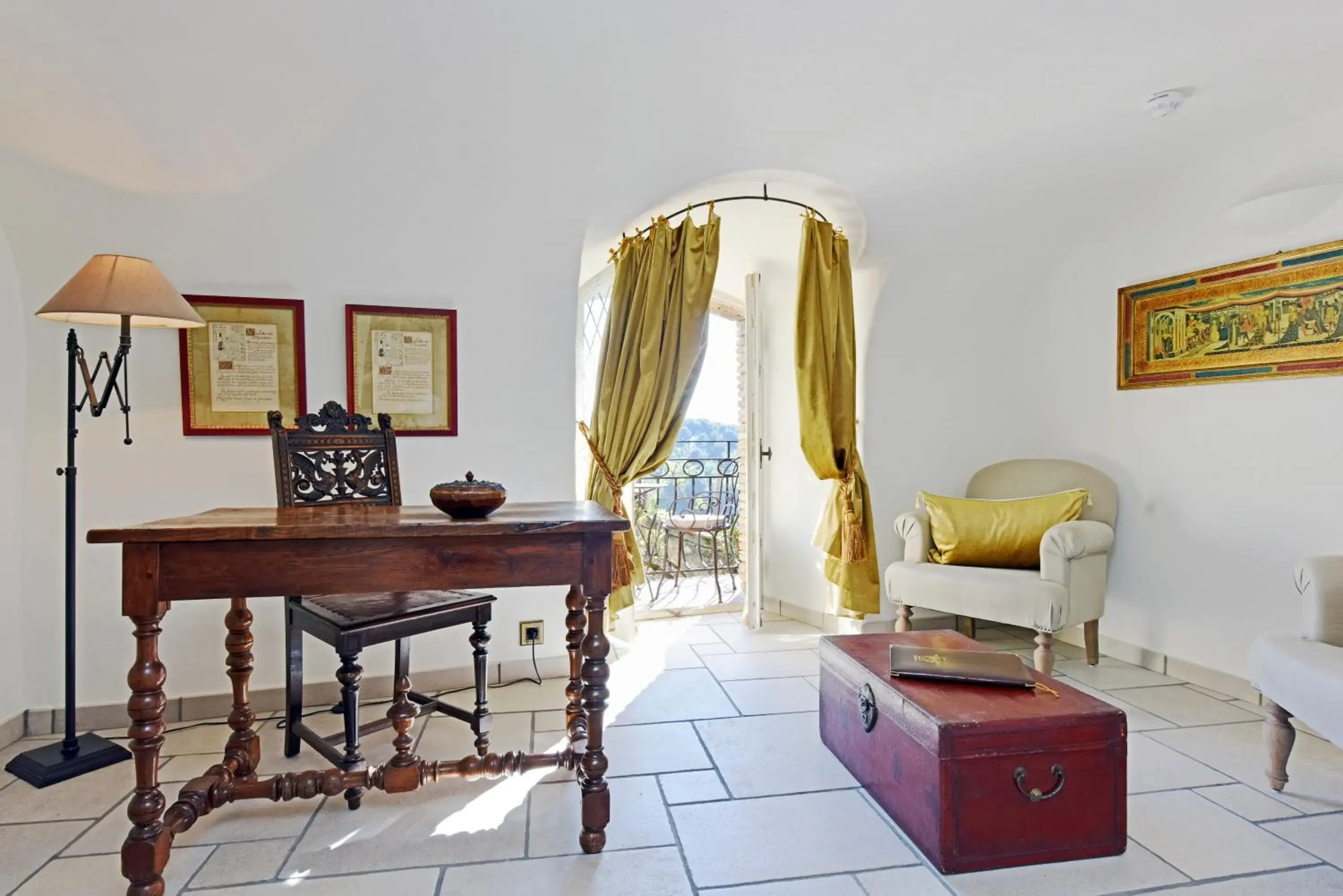 Seating Area in Château Le Cagnard